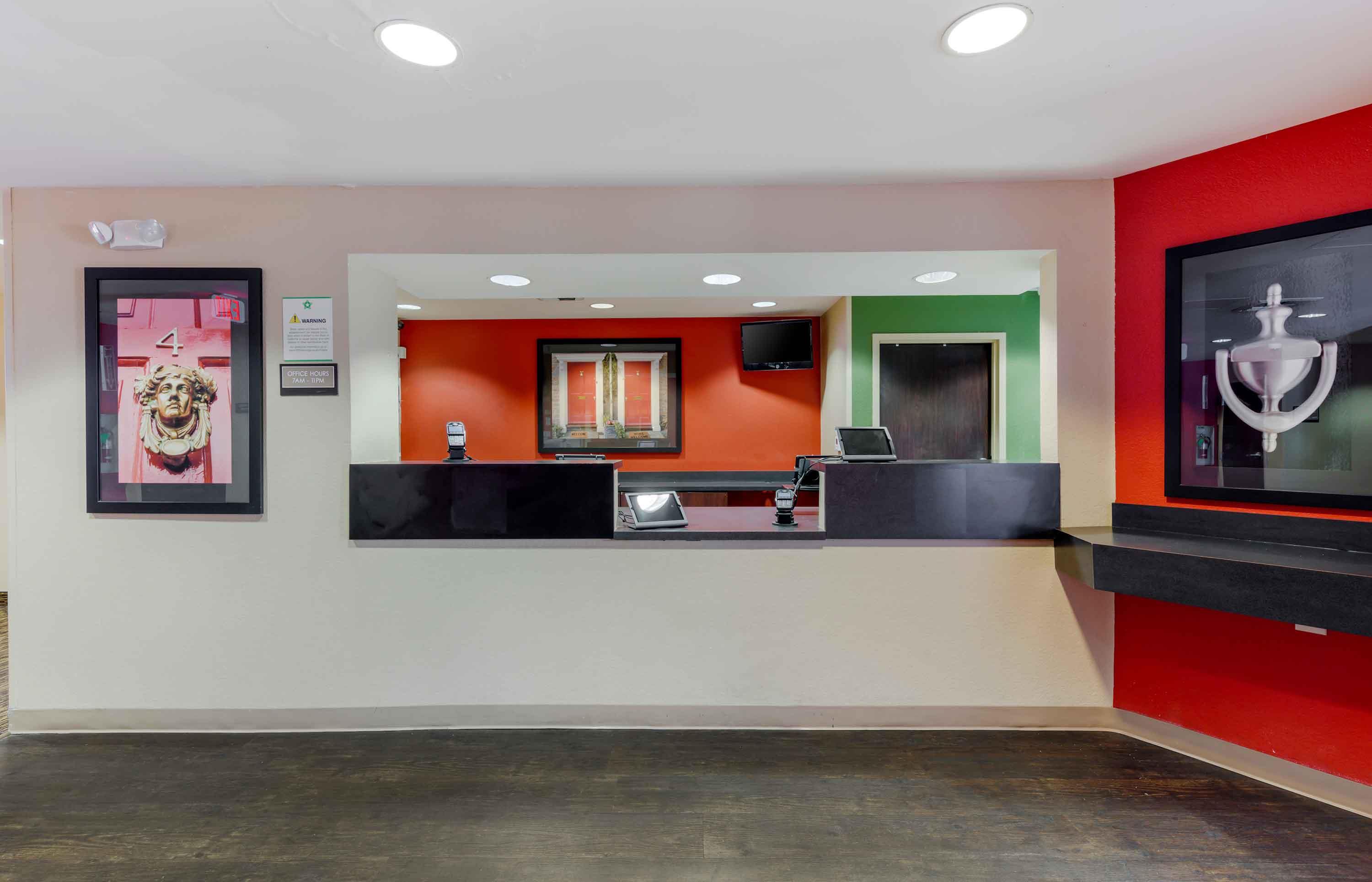 Lobby and Guest Check-in | Extended Stay America Suites Los Angeles Arcadia