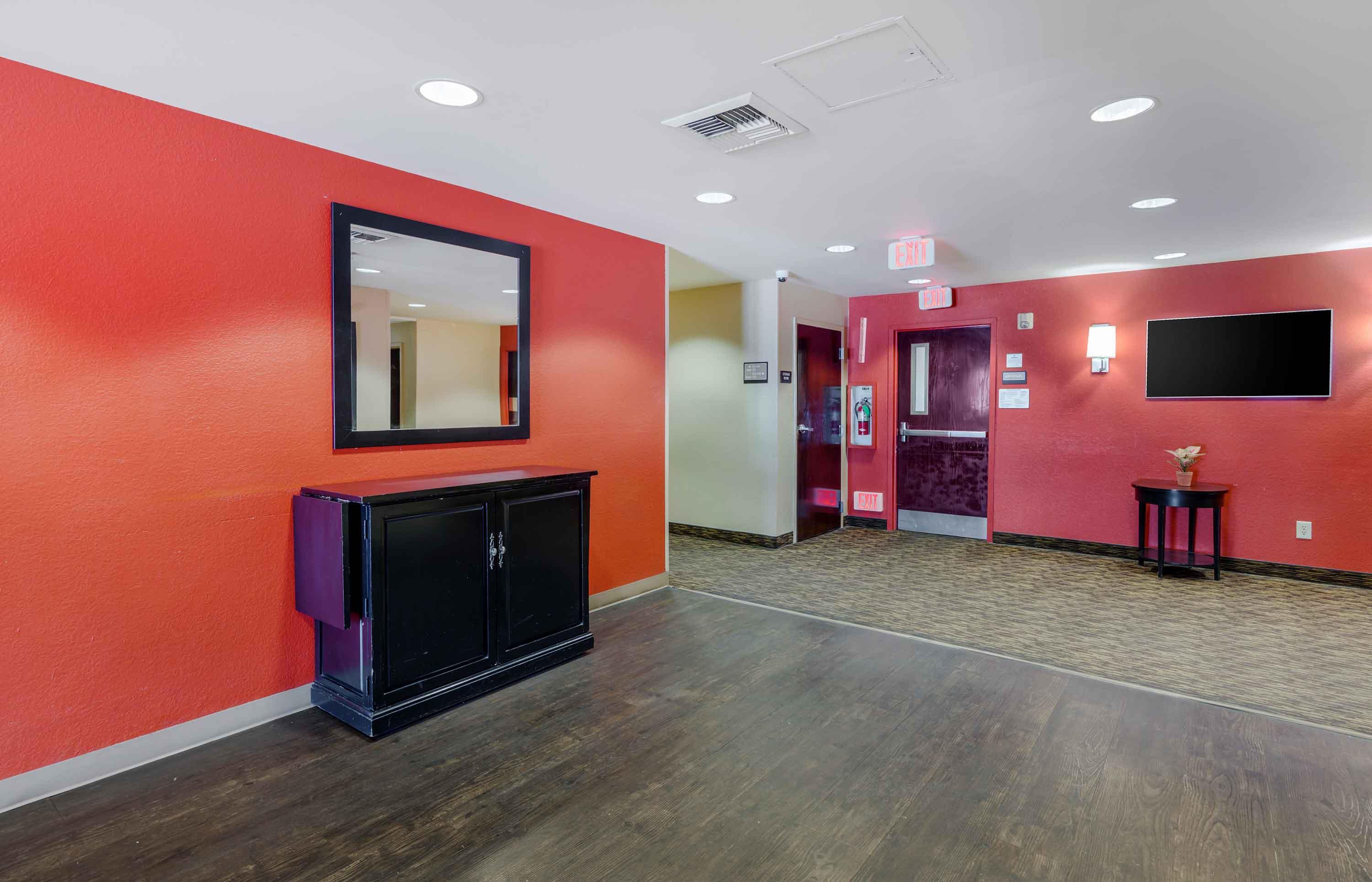 Lobby and Guest Check-in | Extended Stay America Suites Los Angeles Arcadia