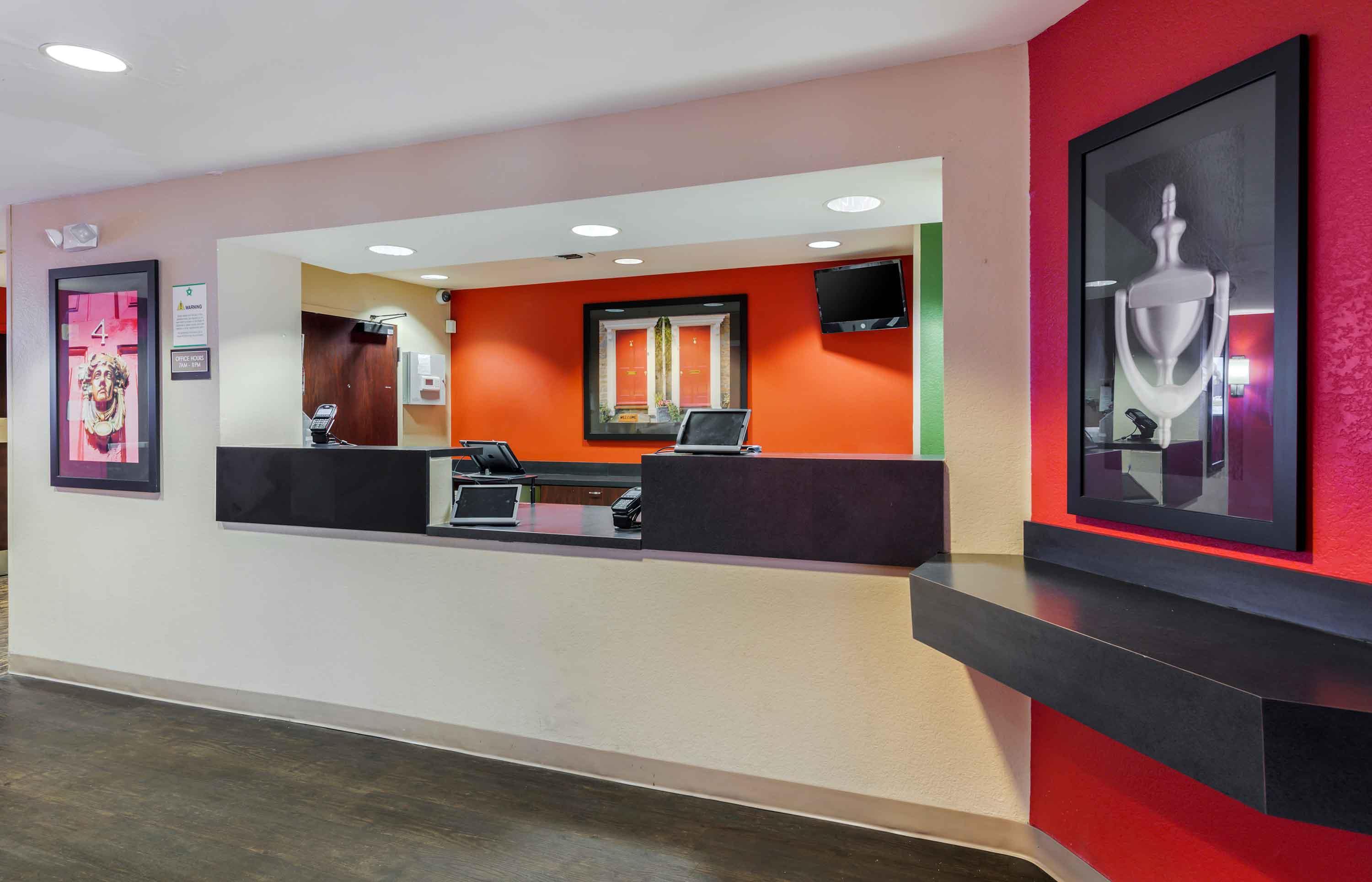 Lobby and Guest Check-in | Extended Stay America Suites Los Angeles Arcadia