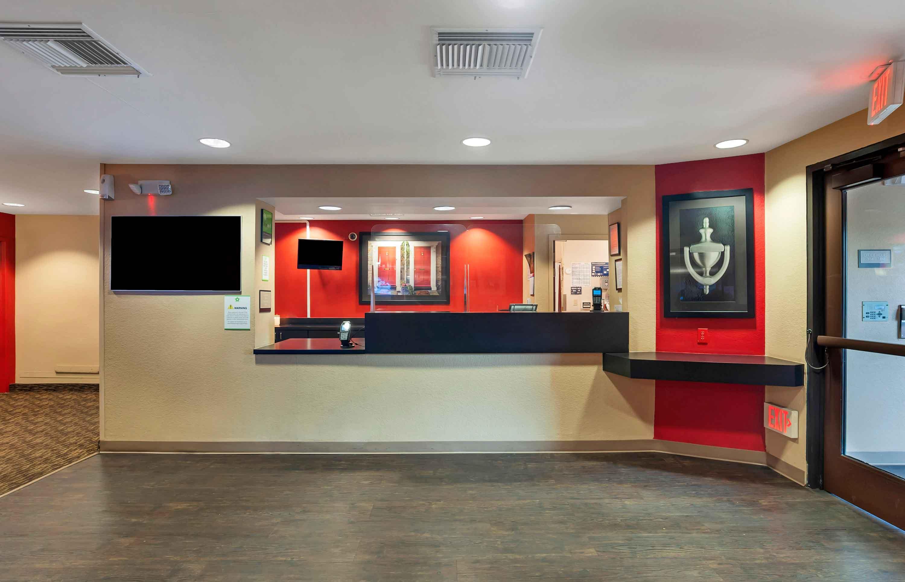Lobby and Guest Check-in | Extended Stay America Suites San Diego Oceanside
