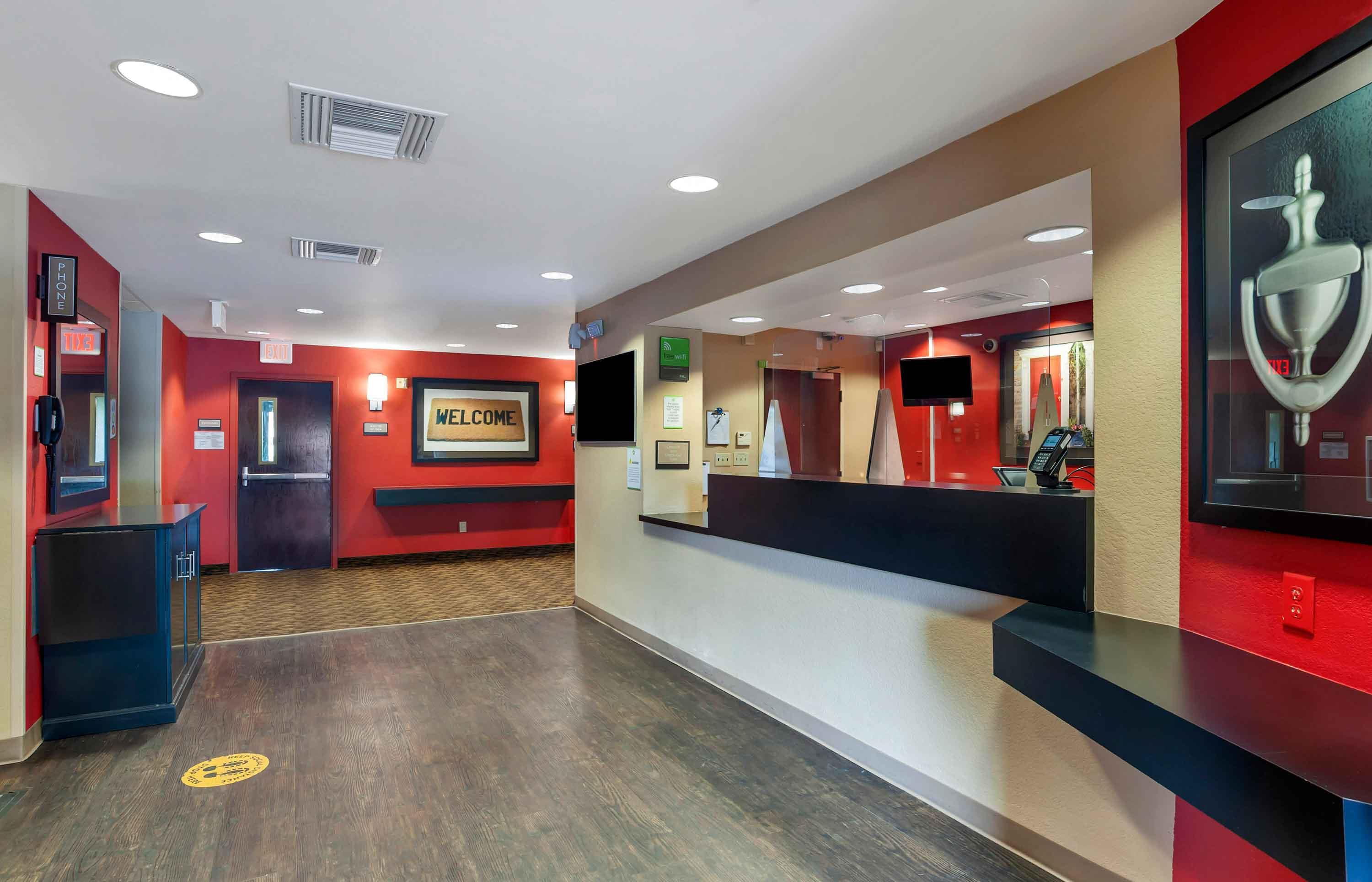 Lobby and Guest Check-in | Extended Stay America Suites San Diego Oceanside