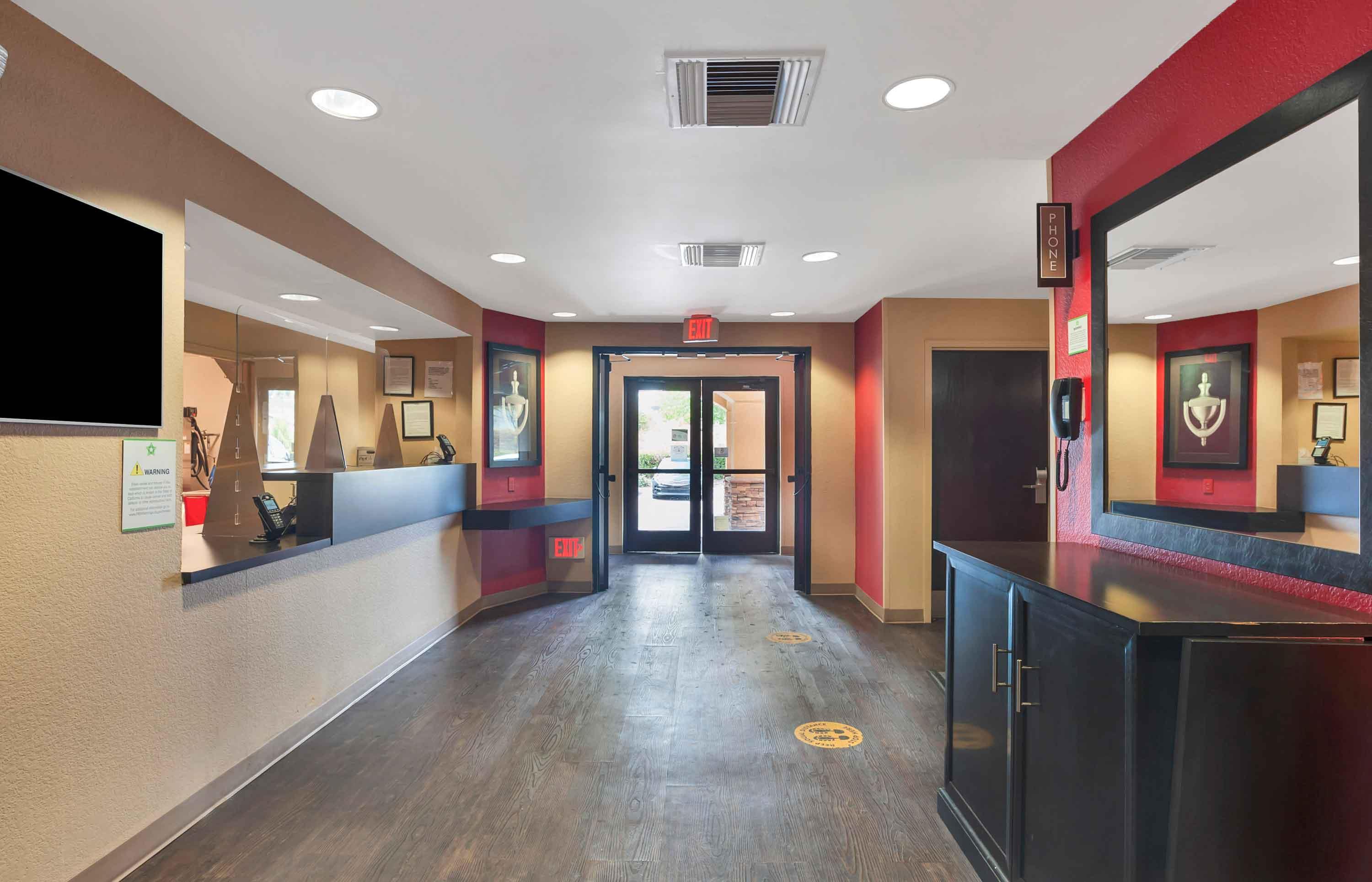 Lobby and Guest Check-in | Extended Stay America Suites San Diego Oceanside