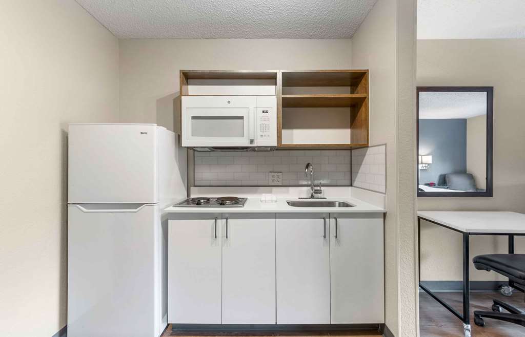 EXTENDED STAY AMERICA PREMIER-guestroom-Guest Room,Kitchen/Kitchenette,On-Site.jpg
