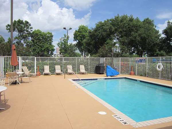Pool - Extended Stay America Suites NW 6th Way Fort Lauderdale - I-95, Exit 33