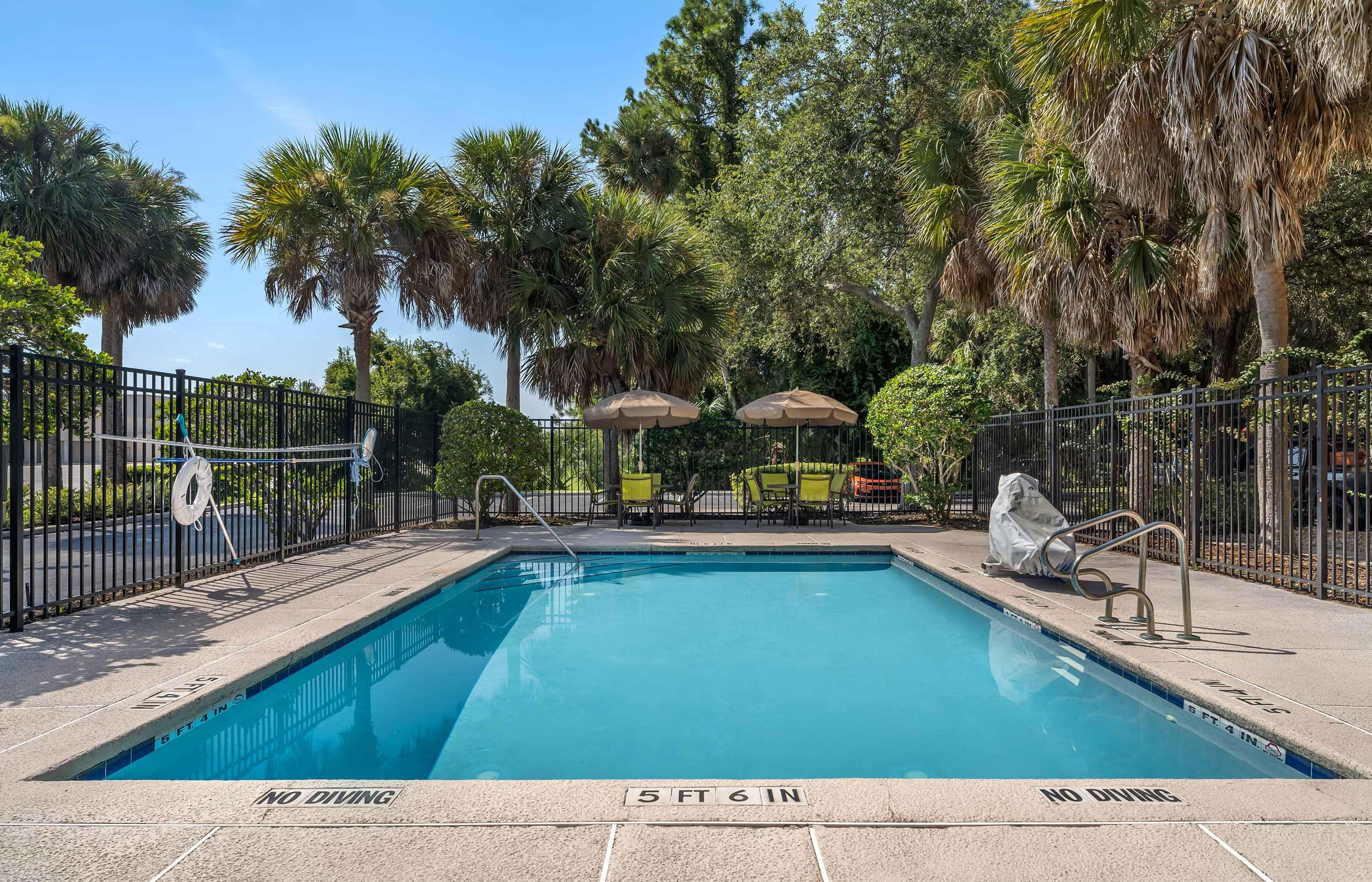 Swimming Pool | Extended Stay America Suites Daytona Beach Speedway