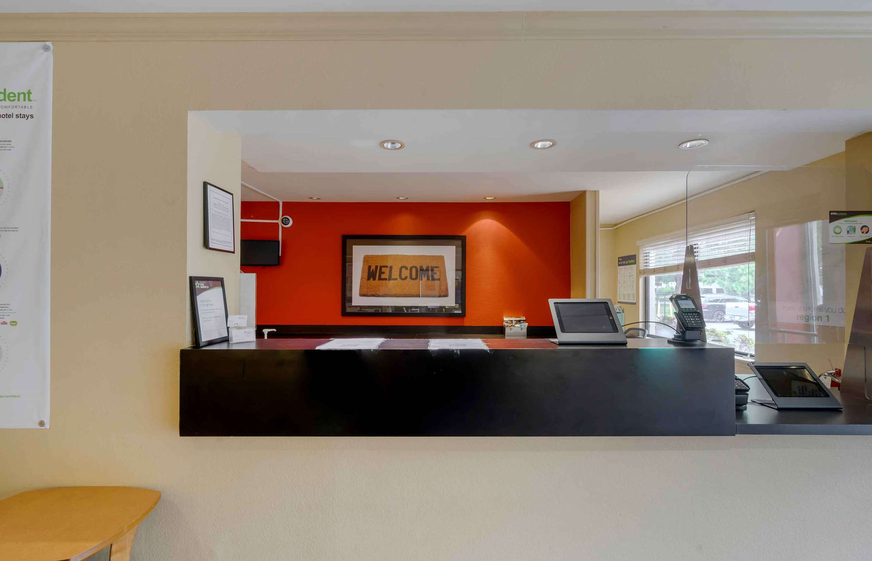 Lobby and Guest Check-in | Extended Stay America Suites Tampa Airport Memorial Hwy