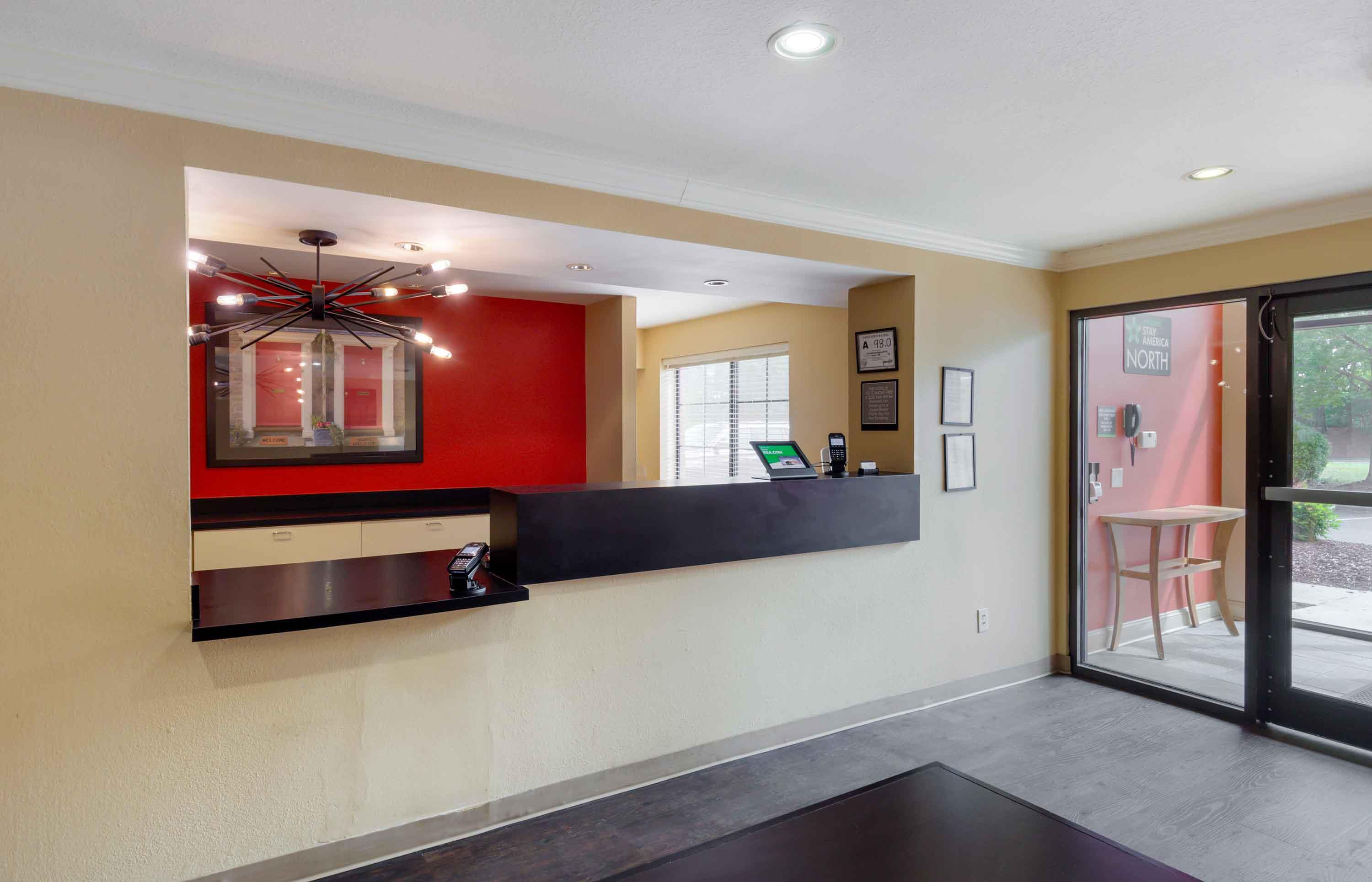 Lobby and Guest Check-in | Extended Stay America Select Suites Raleigh RTP 4610 Miami B