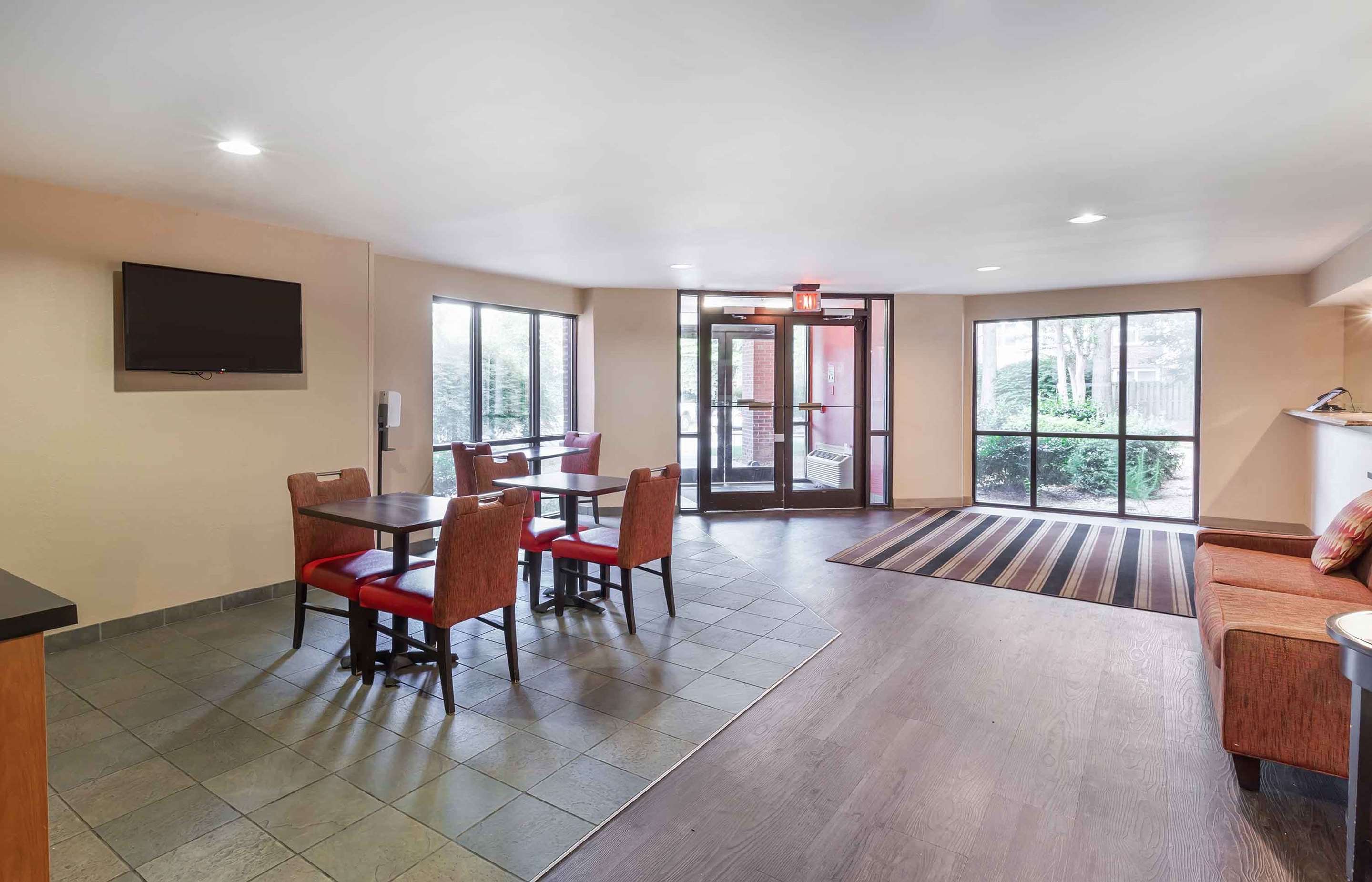 Lobby and Guest Check-in | Extended Stay America Suites - Raleigh - Cary - Regency Parkway South