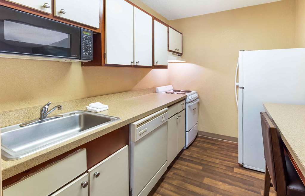 EXTENDED STAY AMERICA SELECT-guestroom-Guest Room,Kitchen/Kitchenette,On-Site.jpg
