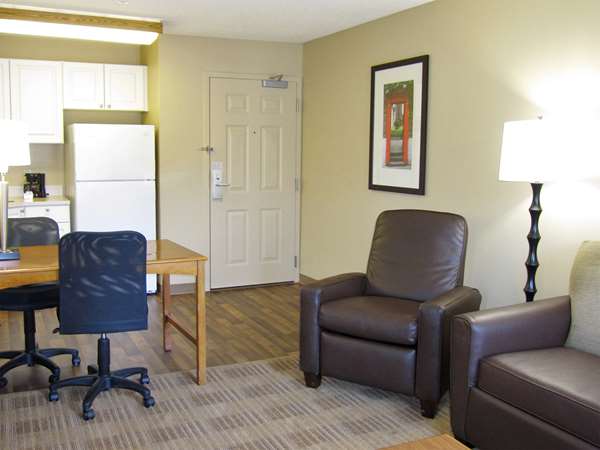  - Extended Stay America Suites Airport Greensboro - I-40, Exit 210