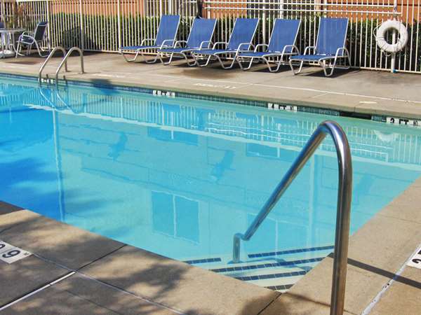 Pool - Extended Stay America Suites Airport Greensboro - I-40, Exit 210