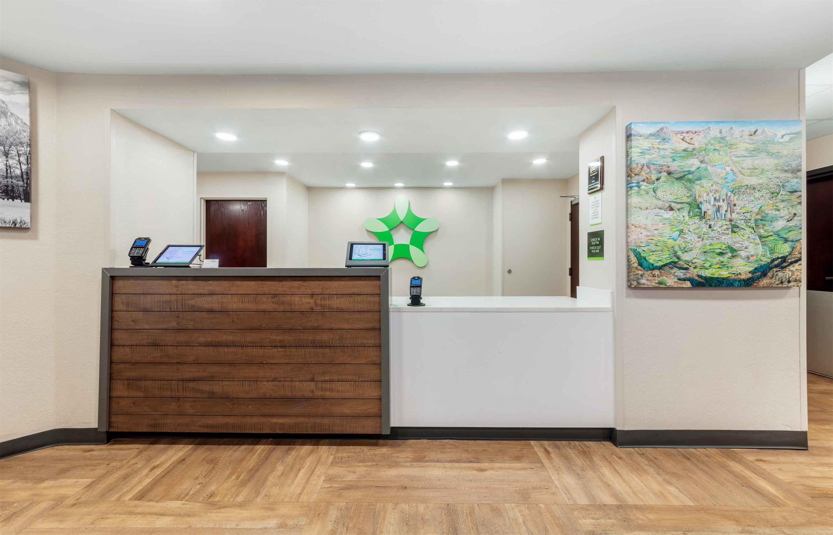 Lobby and Guest Check-in | Extended Stay America Premier Suites - Miami - Airport - Doral - 87th Avenue South