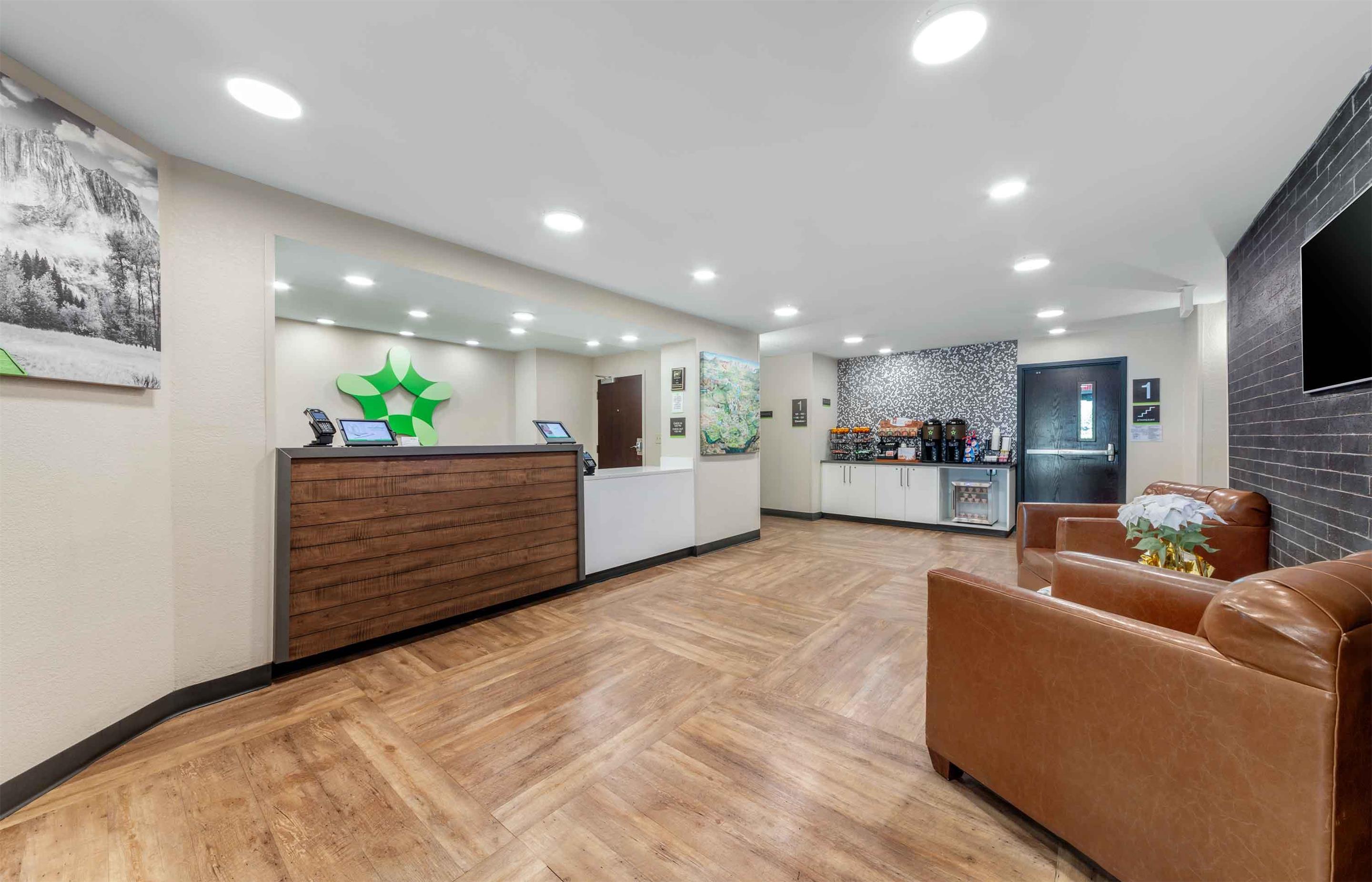 Lobby and Guest Check-in | Extended Stay America Premier Suites - Miami - Airport - Doral - 87th Avenue South