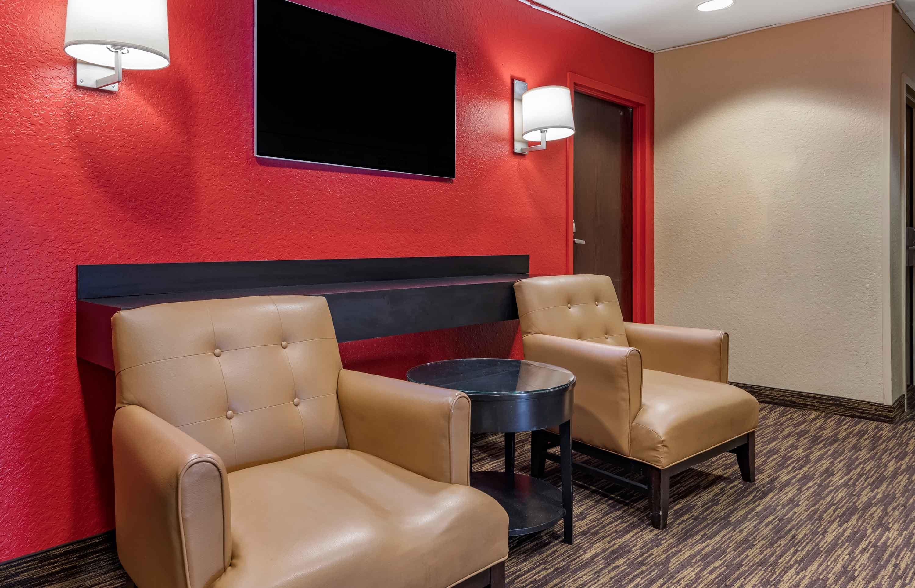 Lobby and Guest Check-in | Extended Stay America Suites Orlando Theme Parks Major Blvd
