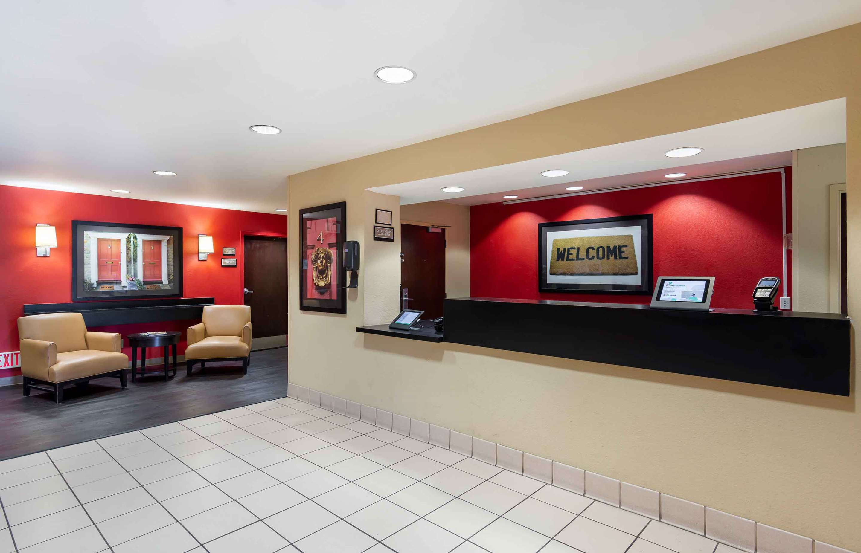 Lobby and Guest Check-in | Extended Stay America Suites Columbus Bradley Park