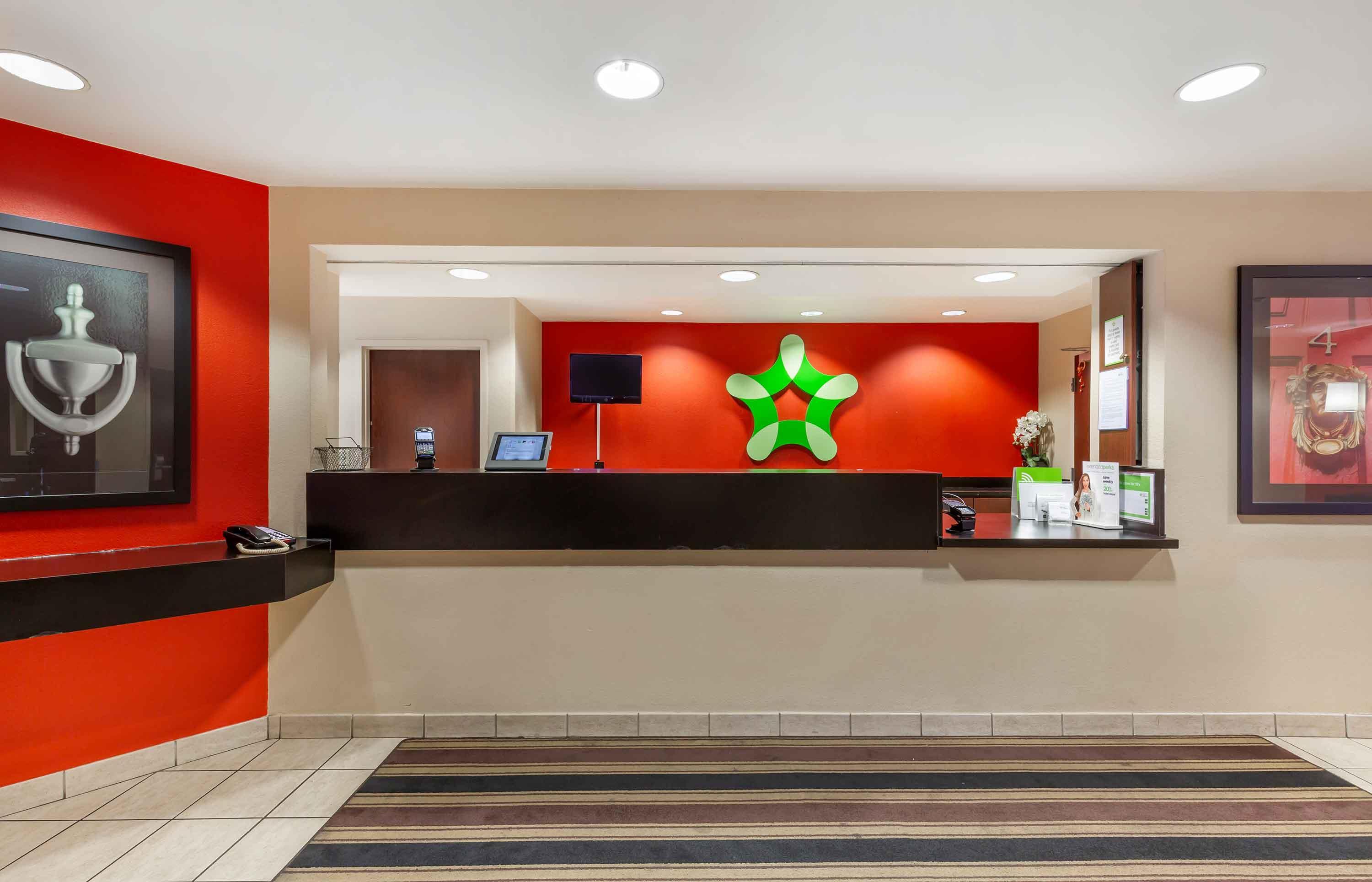 Lobby and Guest Check-in | Extended Stay America Suites Washington DC Springfield