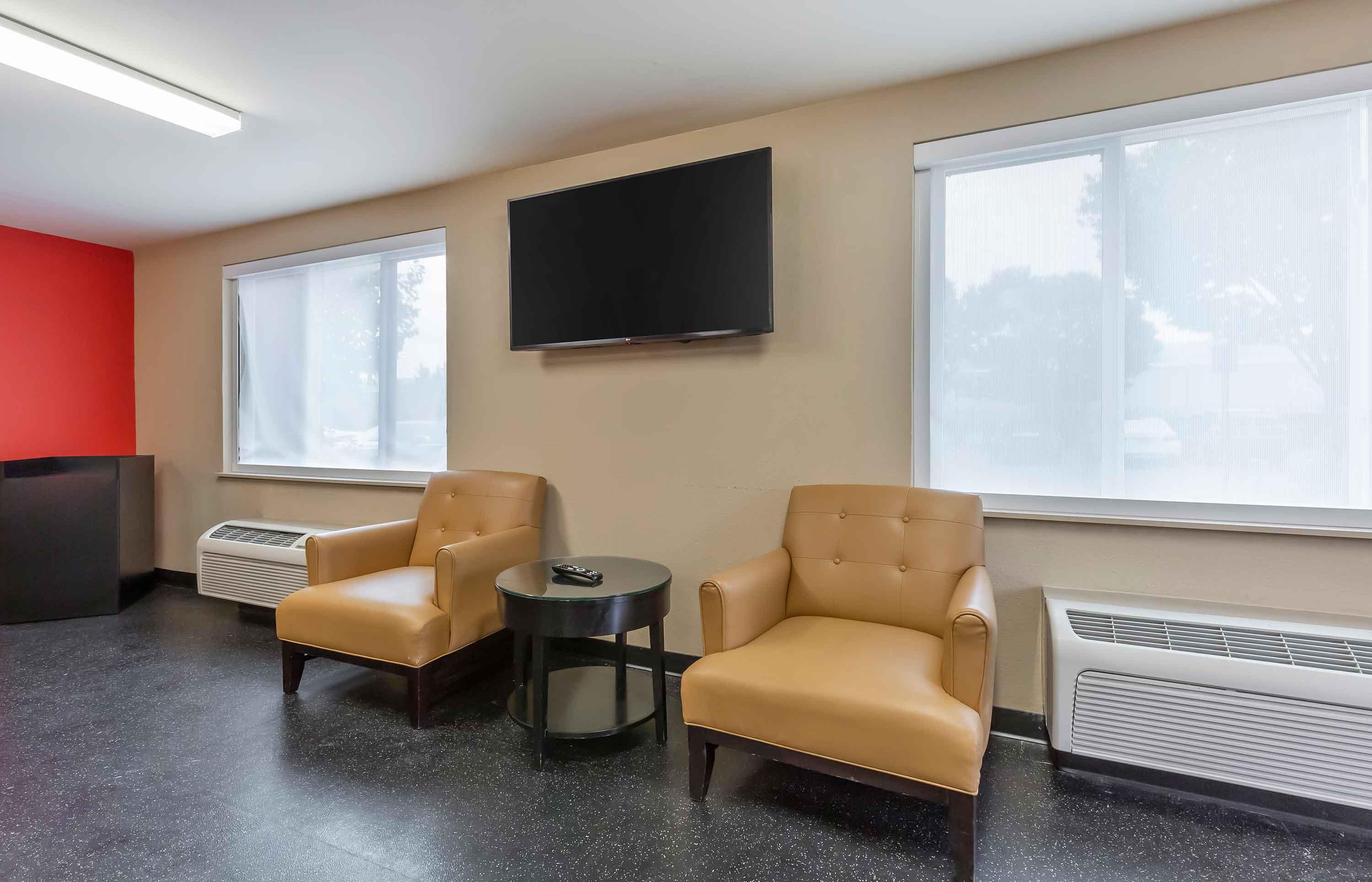 Lobby and Guest Check-in | Extended Stay America Suites Washington DC Springfield