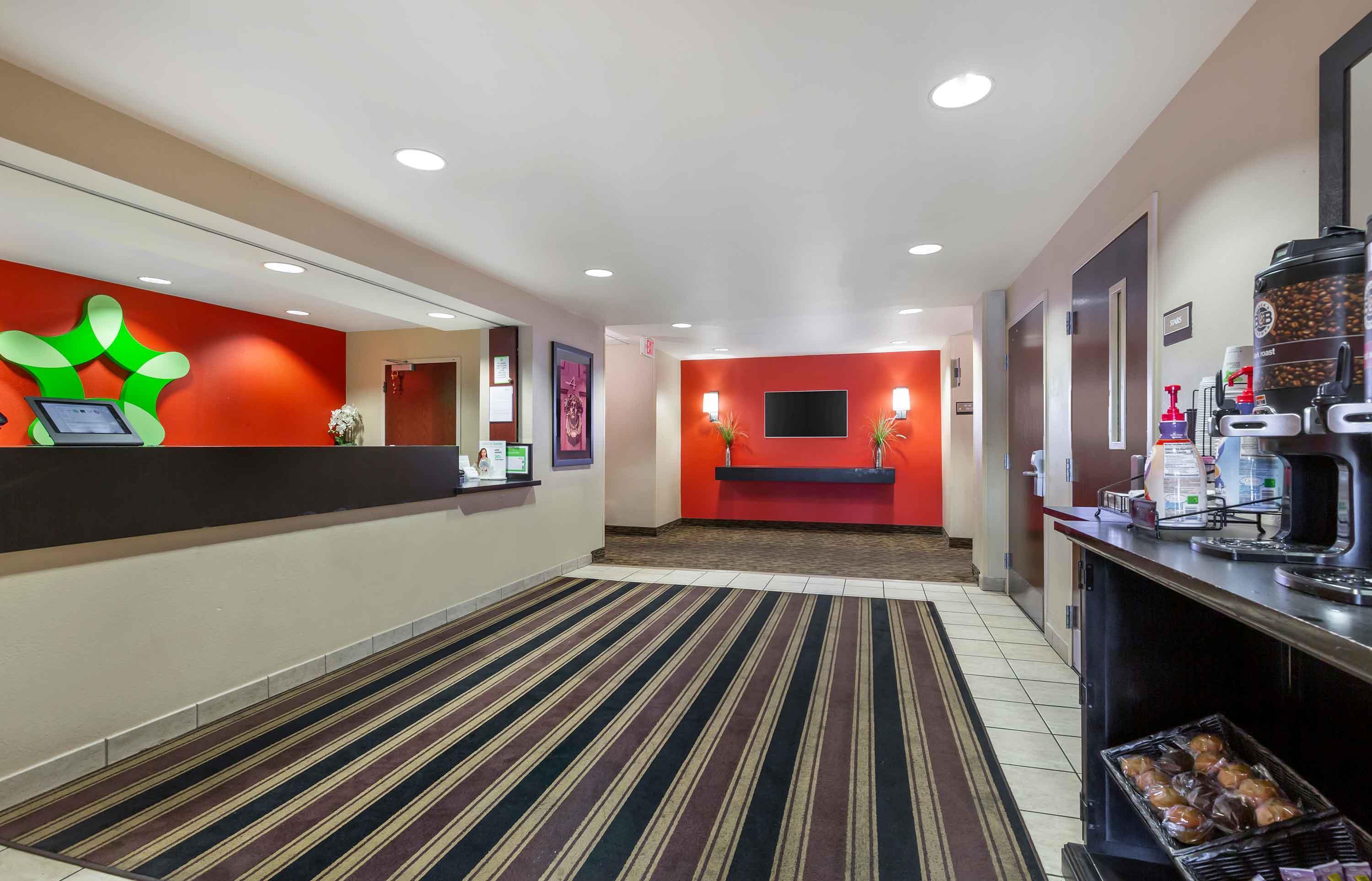 Lobby and Guest Check-in | Extended Stay America Suites Washington DC Springfield