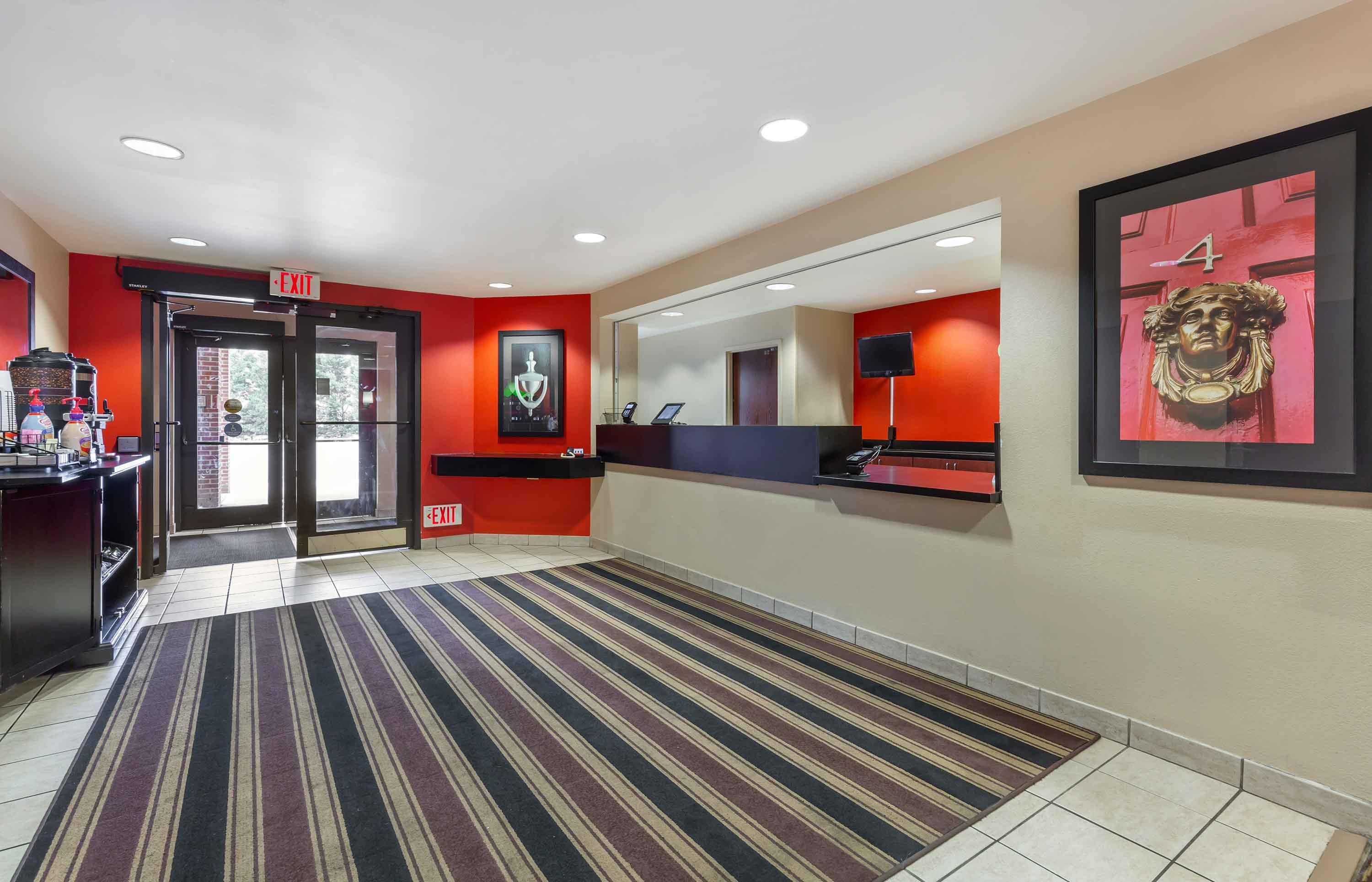 Lobby and Guest Check-in | Extended Stay America Suites Washington DC Springfield