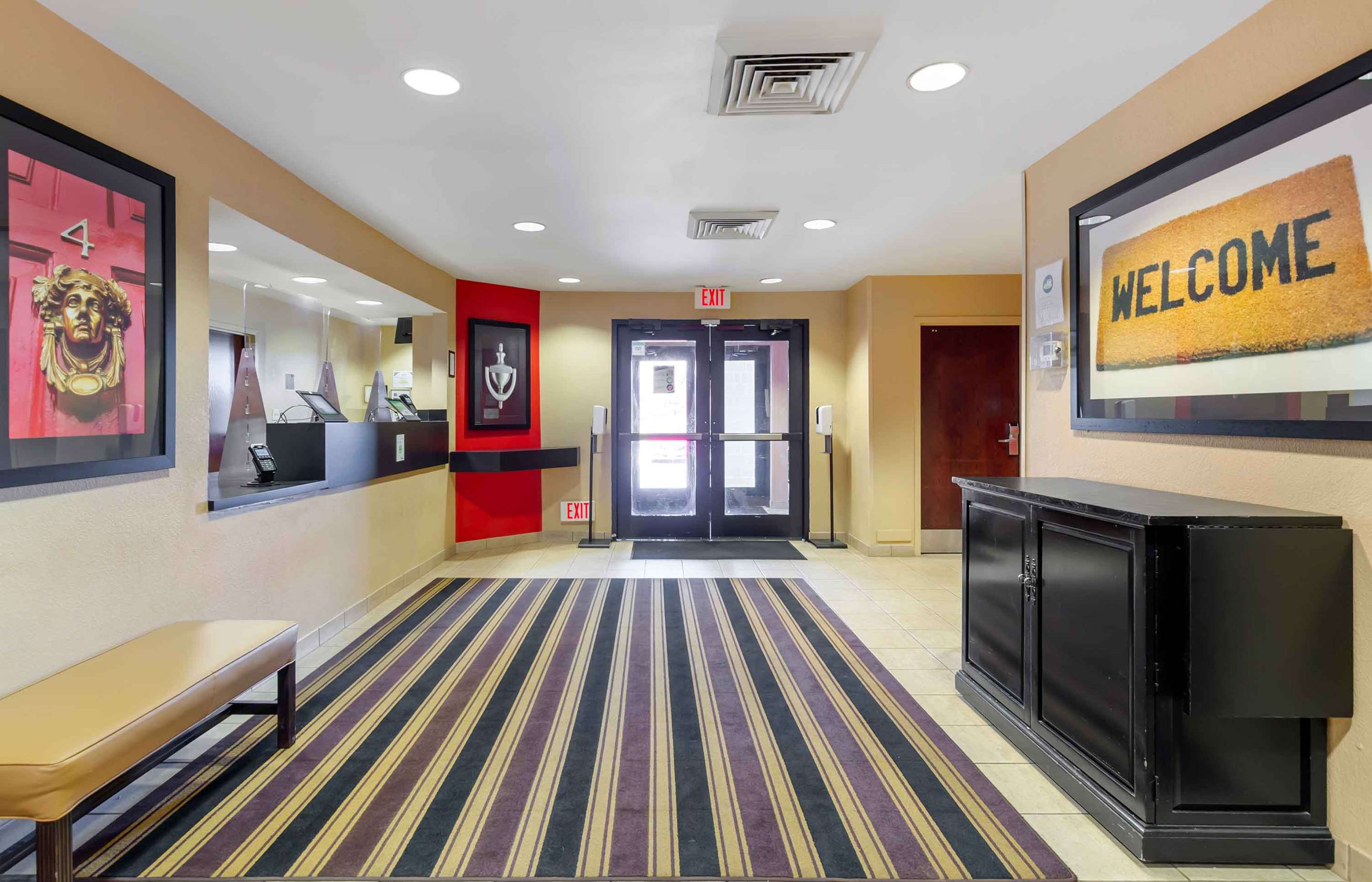 Lobby and Guest Check-in | Extended Stay America Suites Lynchburg University Blvd