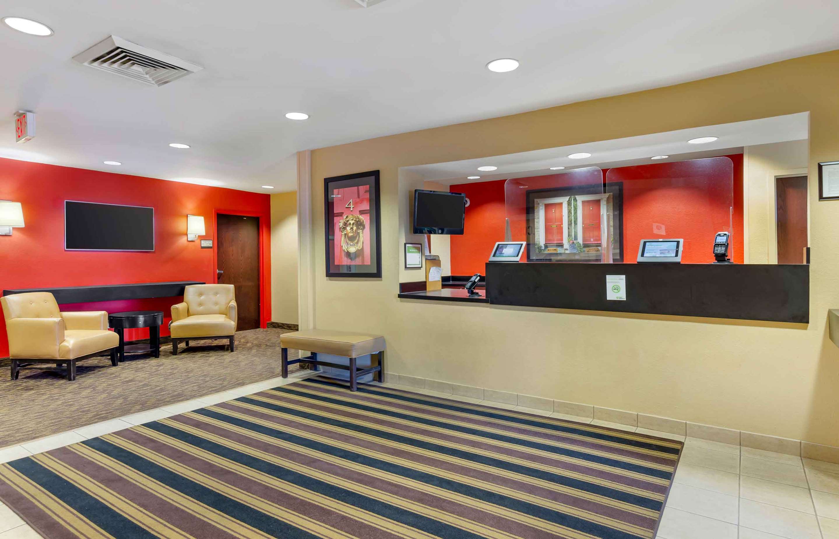 Lobby and Guest Check-in | Extended Stay America Suites Lynchburg University Blvd