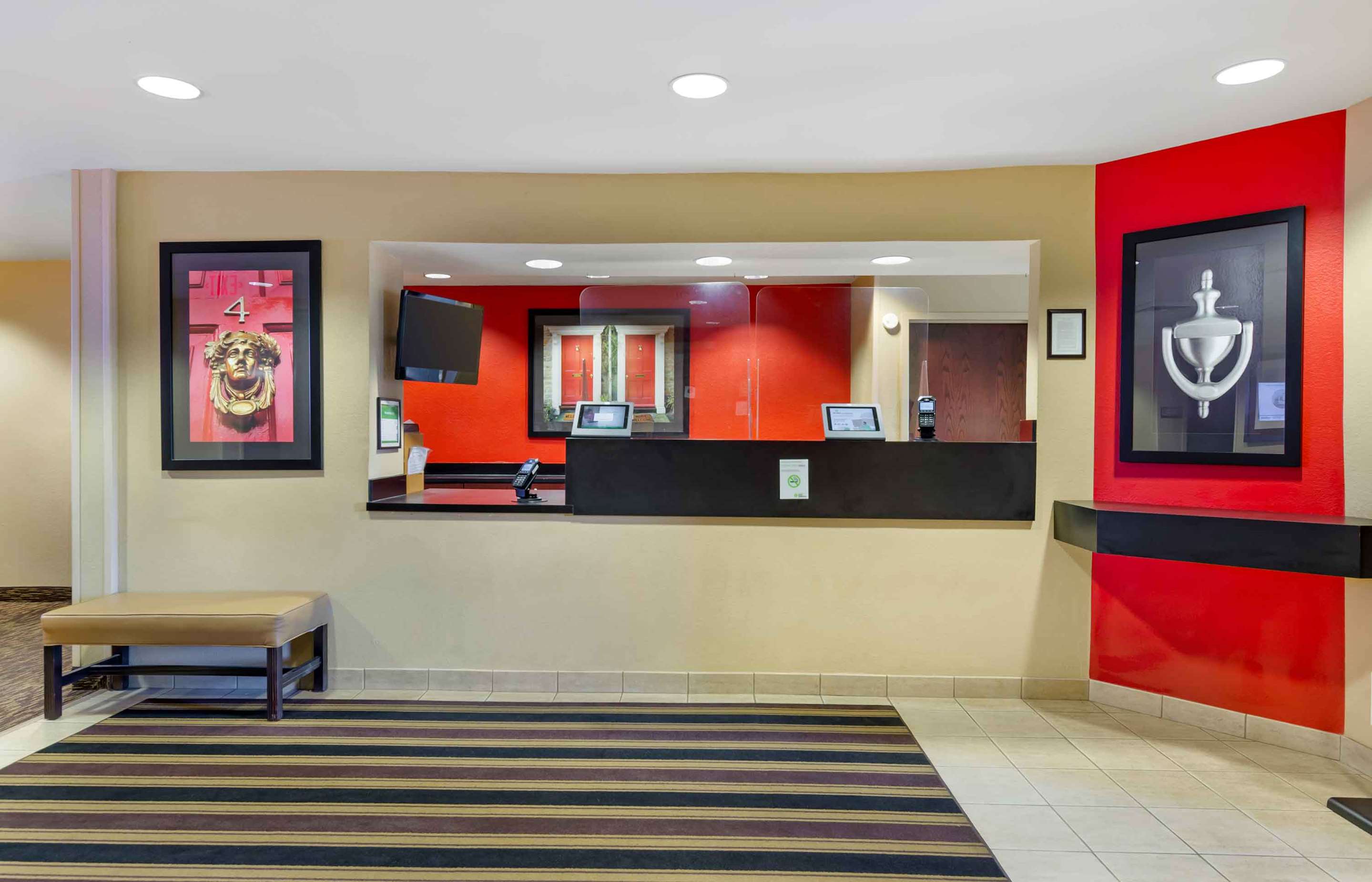 Lobby and Guest Check-in | Extended Stay America Suites Lynchburg University Blvd