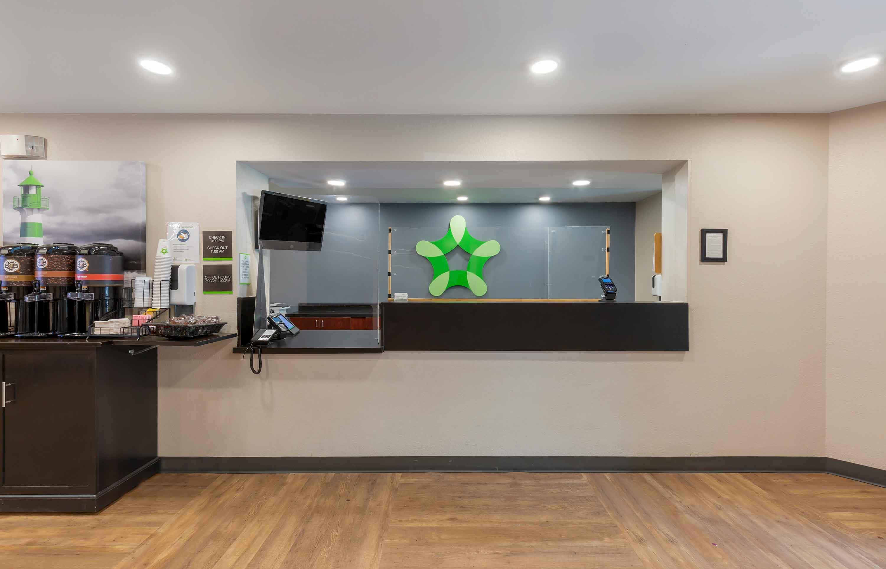 Lobby and Guest Check-in | Extended Stay America Suites Washington DC Centreville Manas