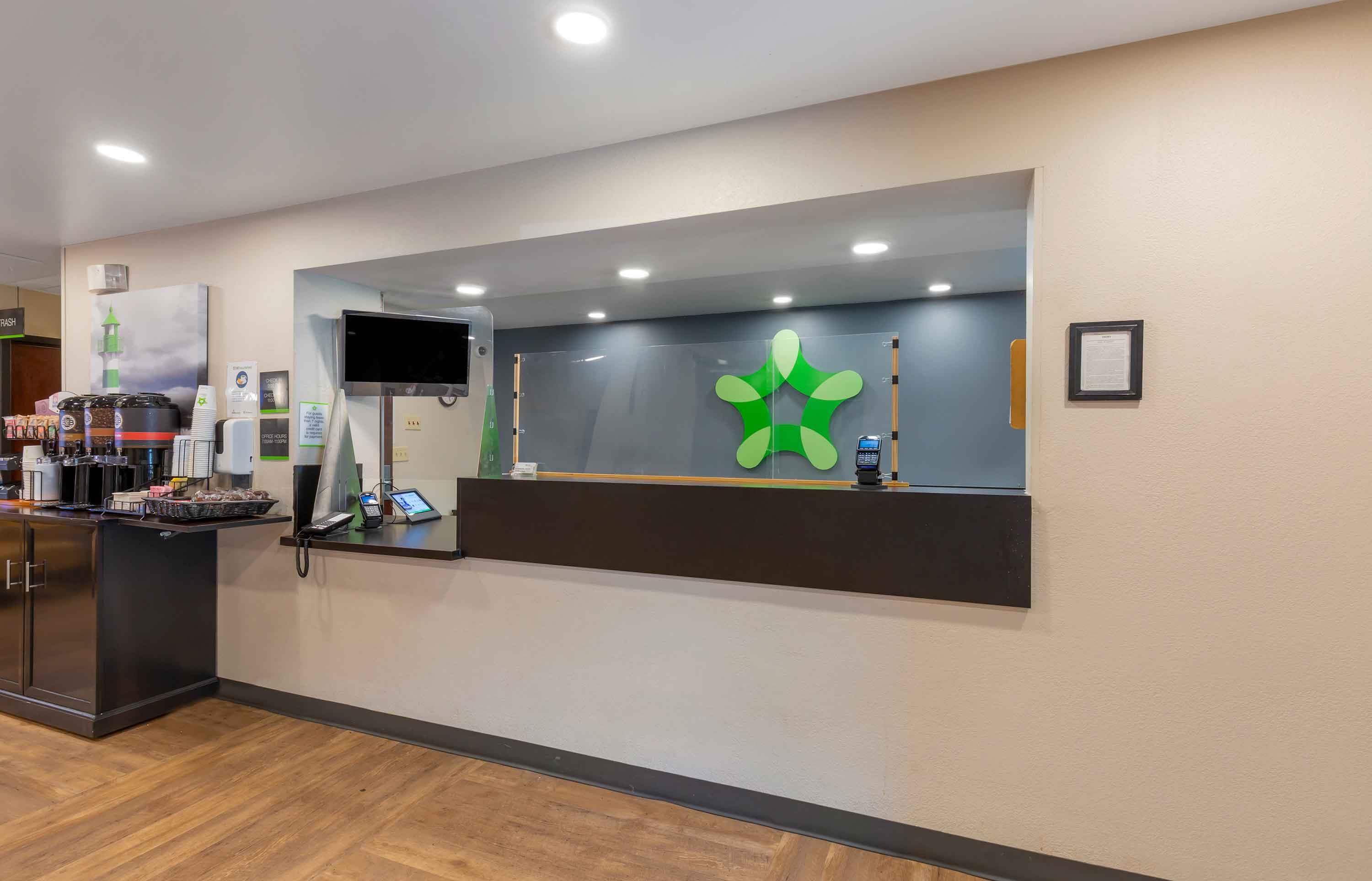 Lobby and Guest Check-in | Extended Stay America Suites Washington DC Centreville Manas