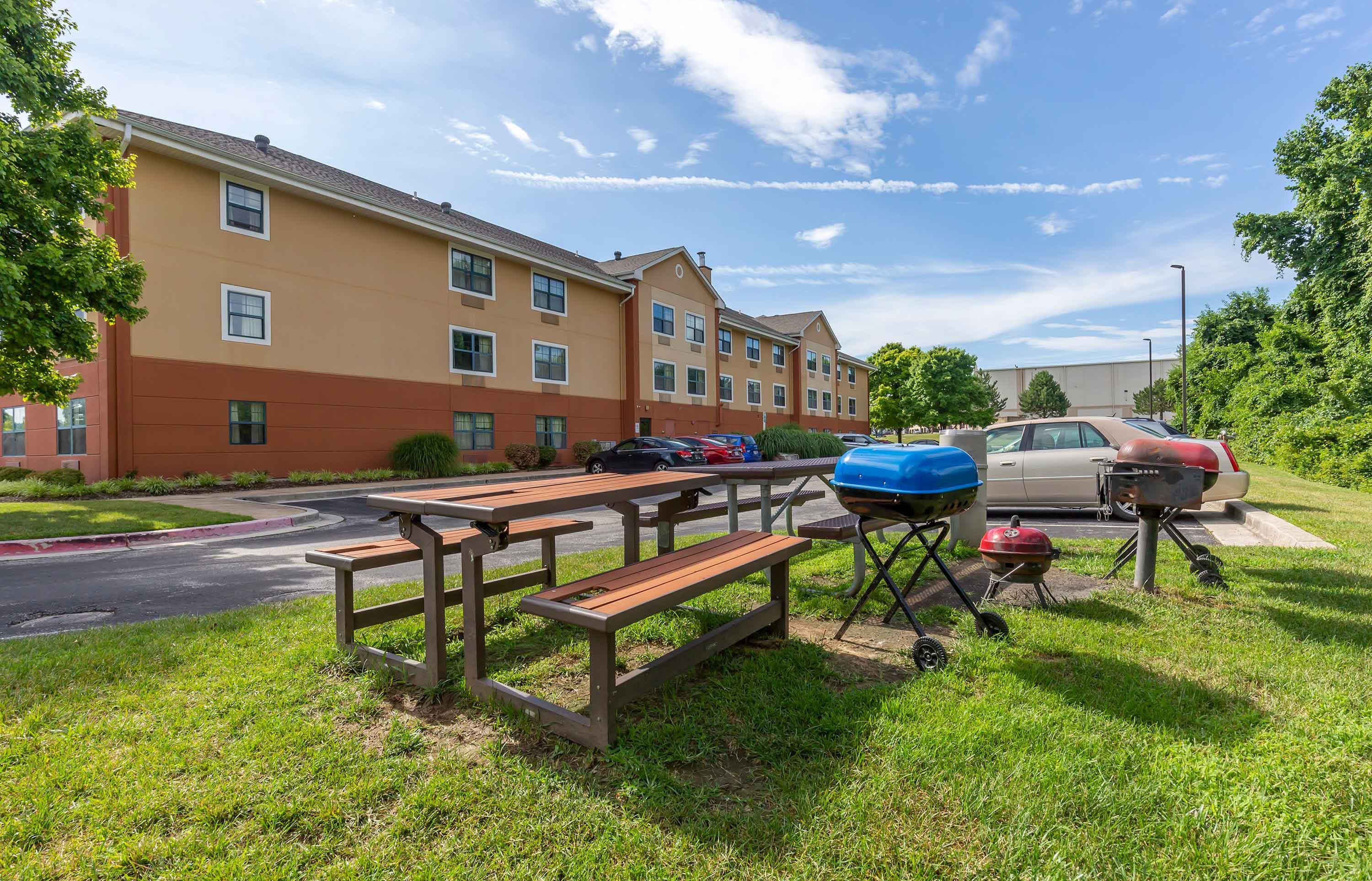 Picnic Area | Extended Stay America Suites Baltimore Timonium