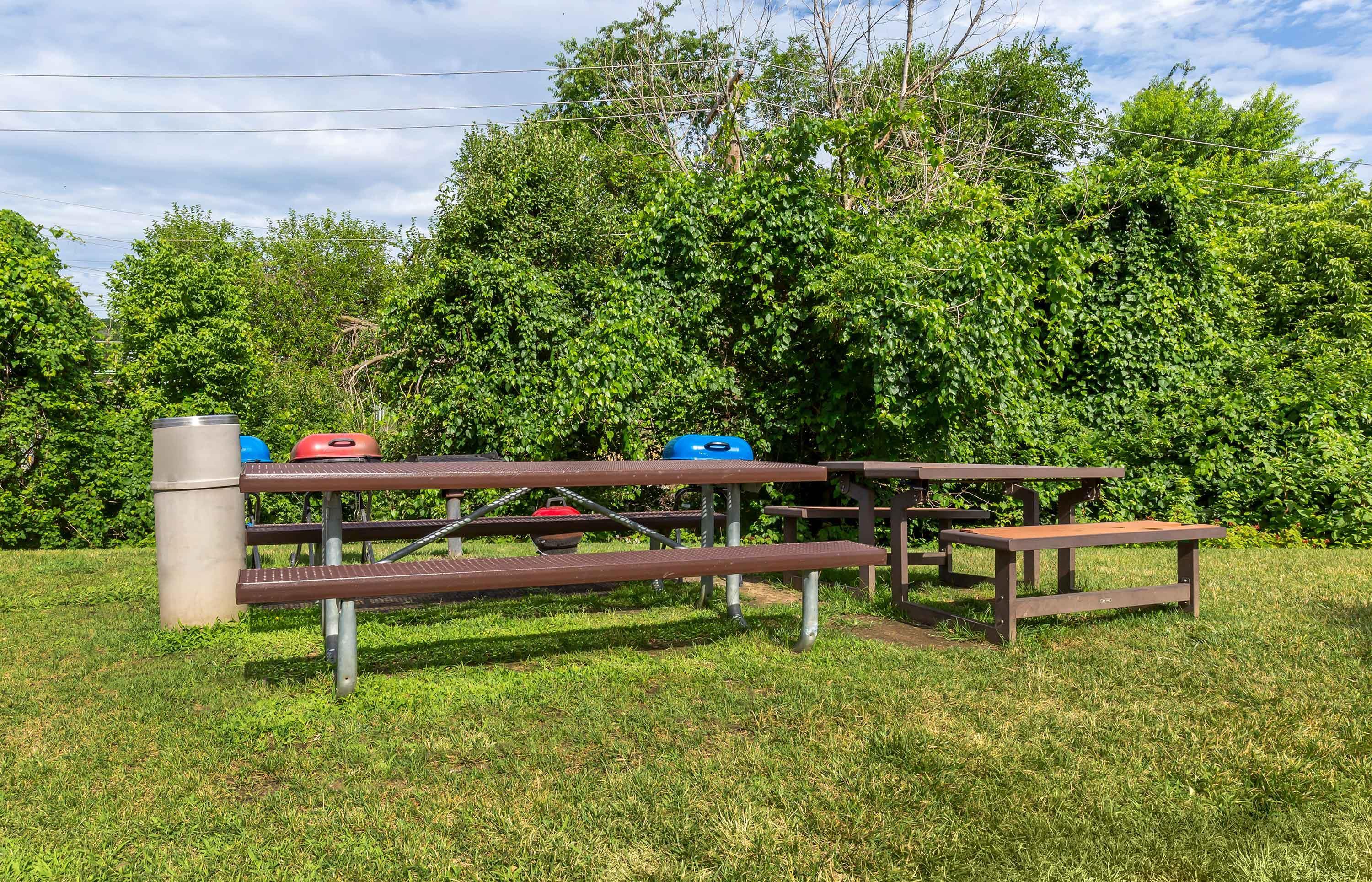 Picnic Area | Extended Stay America Suites Baltimore Timonium
