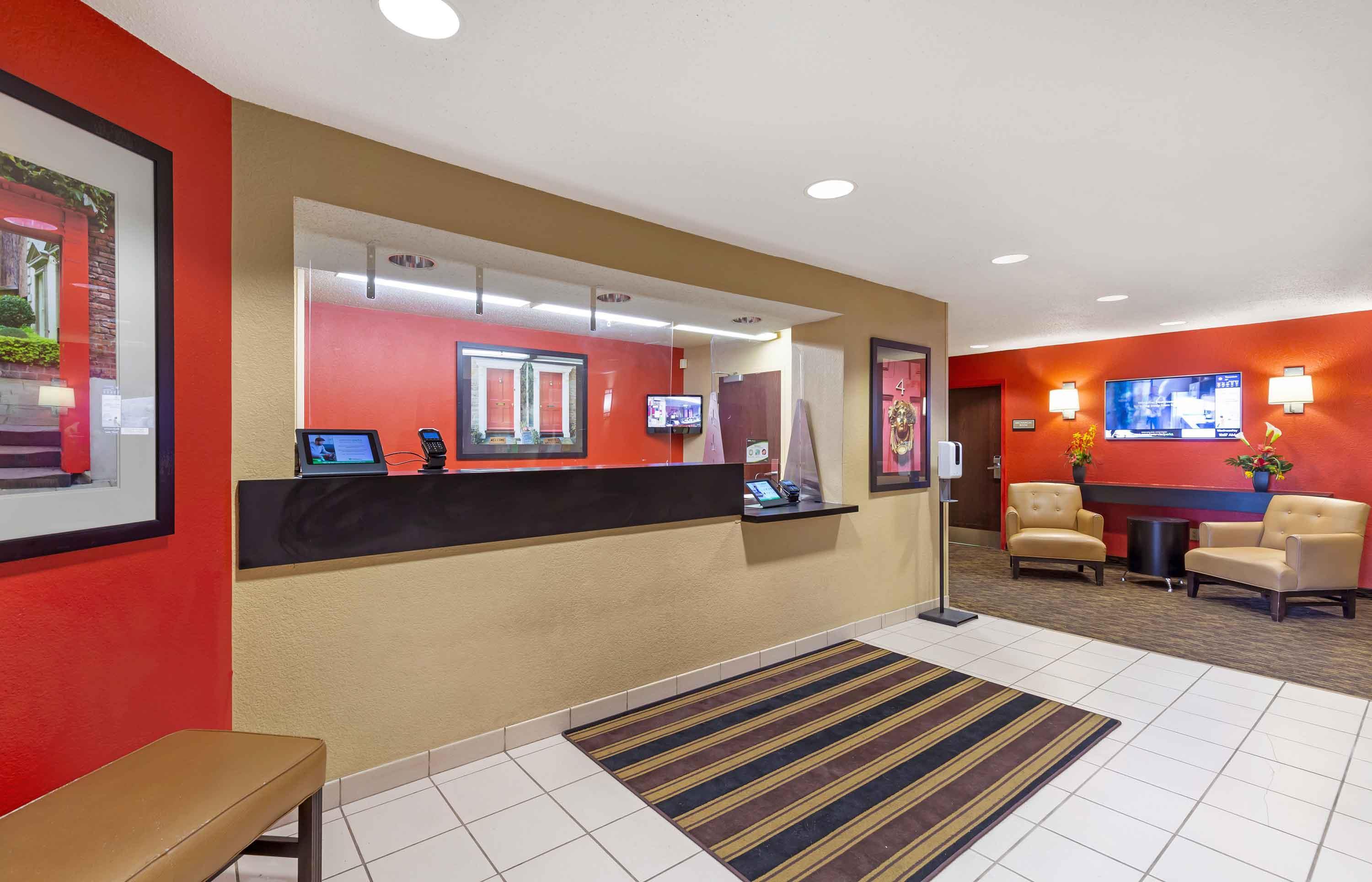 Lobby and Guest Check-in | Extended Stay America Suites Baltimore Timonium