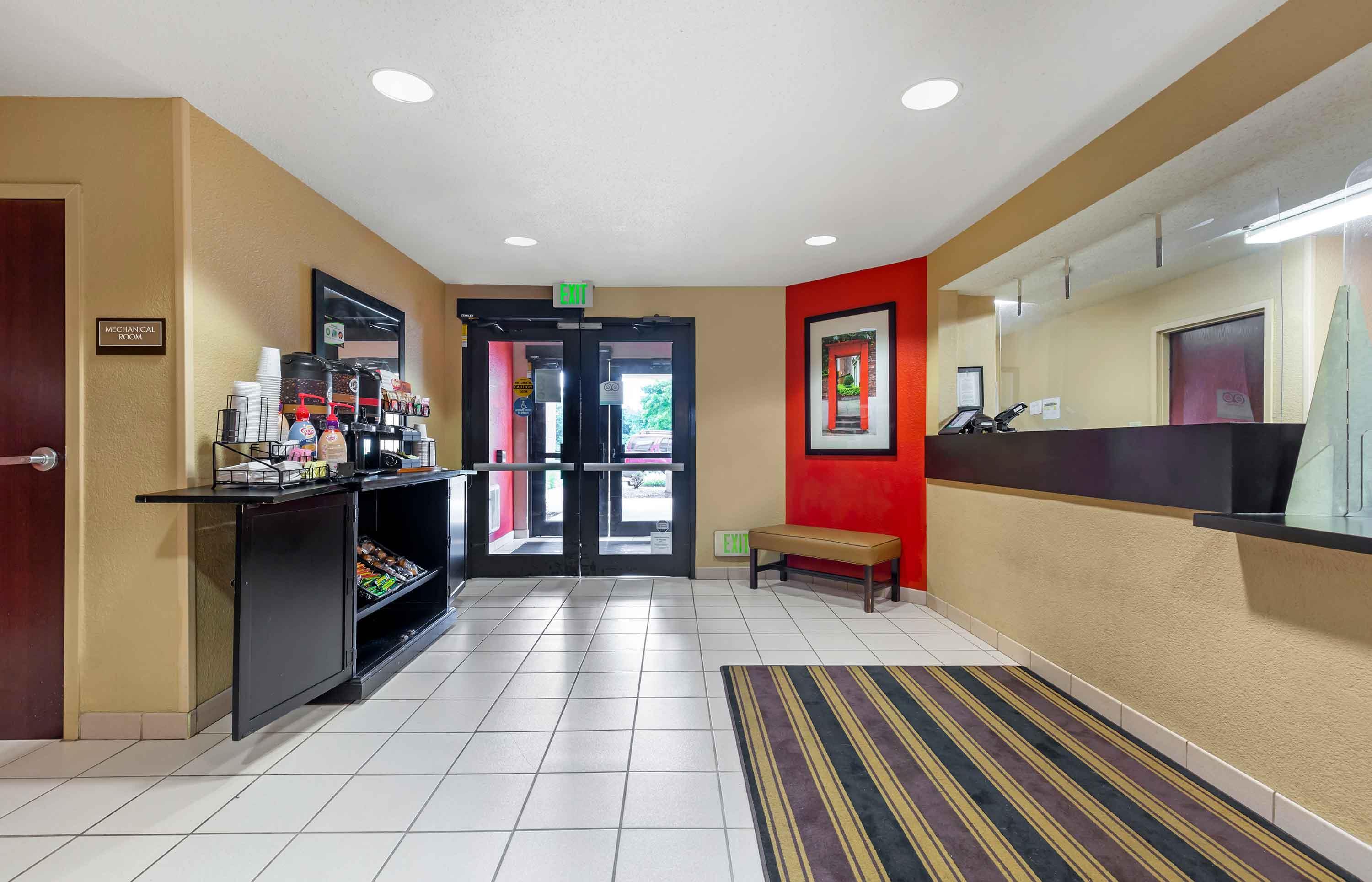 Lobby and Guest Check-in | Extended Stay America Suites Baltimore Timonium