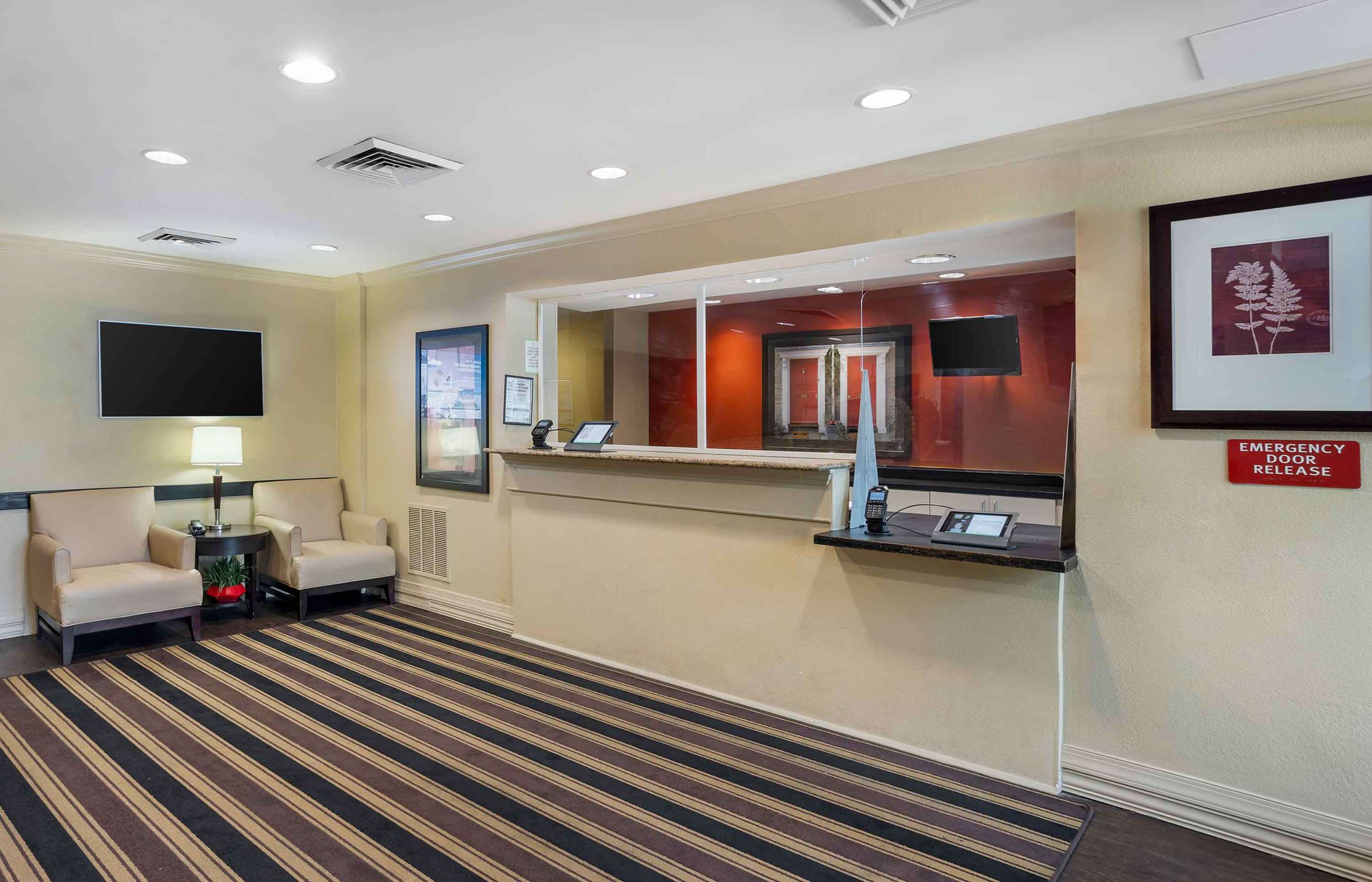 Lobby and Guest Check-in | Extended Stay America Suites Mt Laurel Pacilli Place