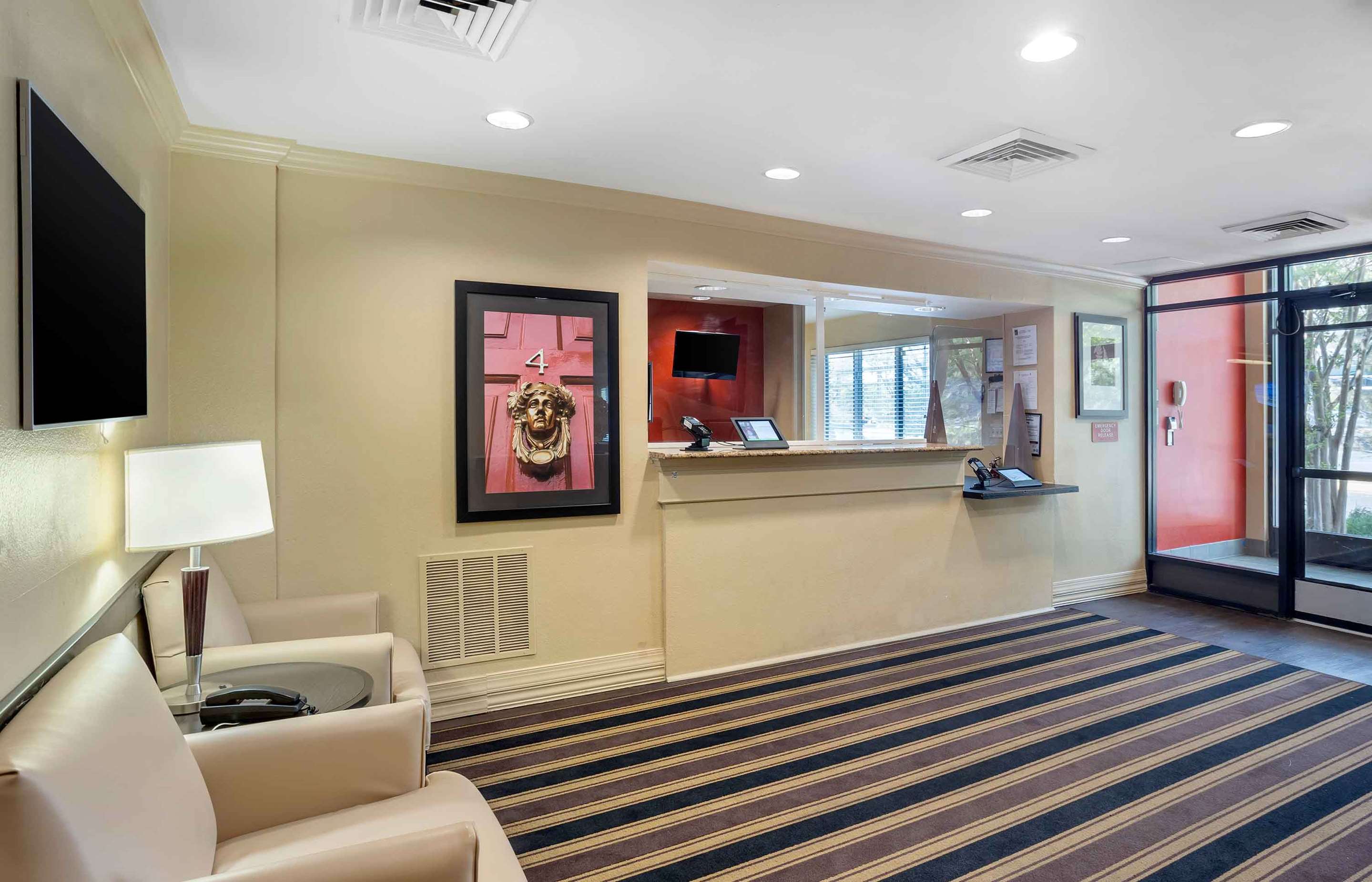 Lobby and Guest Check-in | Extended Stay America Suites Mt Laurel Pacilli Place