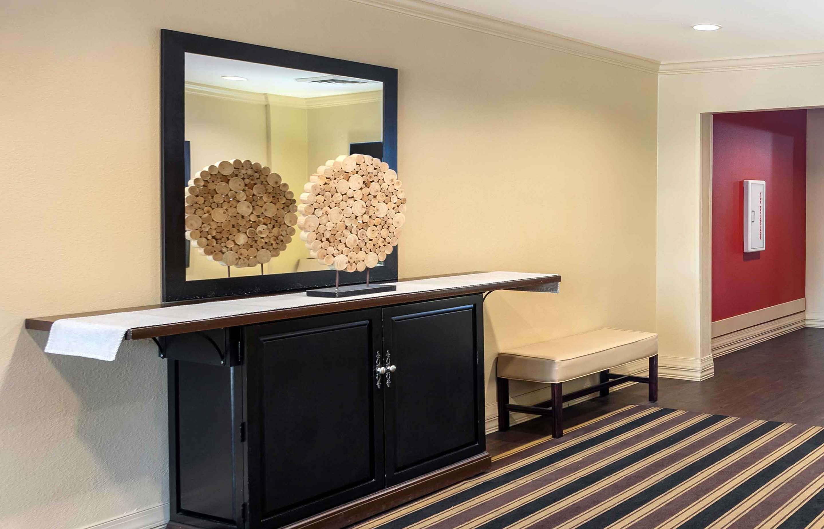 Lobby and Guest Check-in | Extended Stay America Suites Mt Laurel Pacilli Place