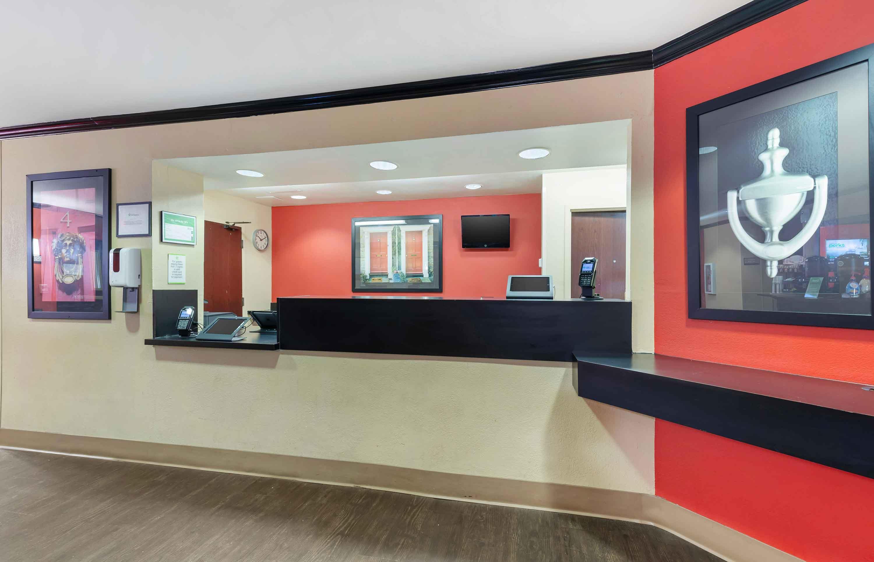 Lobby and Guest Check-in | Extended Stay America Suites - Washington, DC - Gaithersburg - North