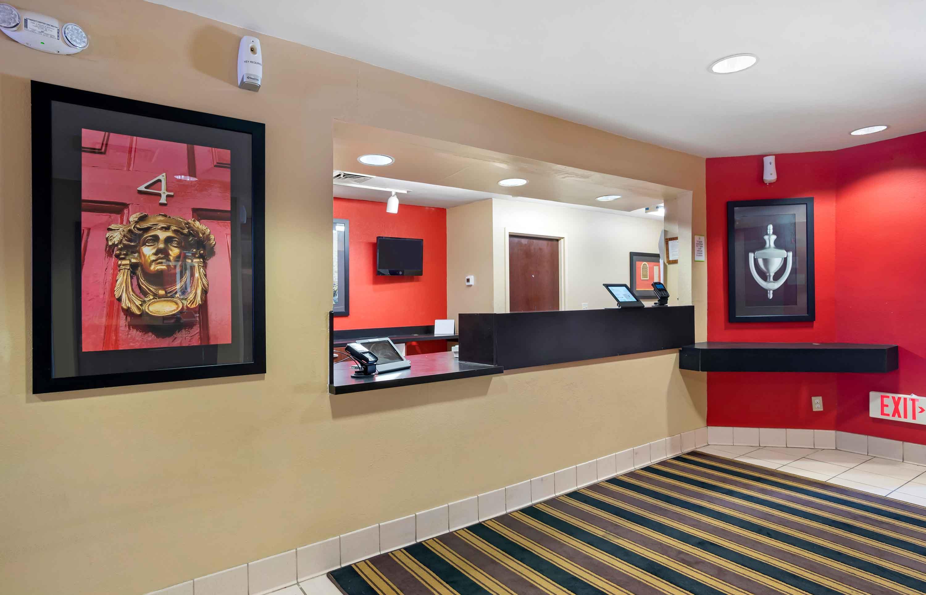 Lobby and Guest Check-in | Extended Stay America Suites Frederick Westview Dr
