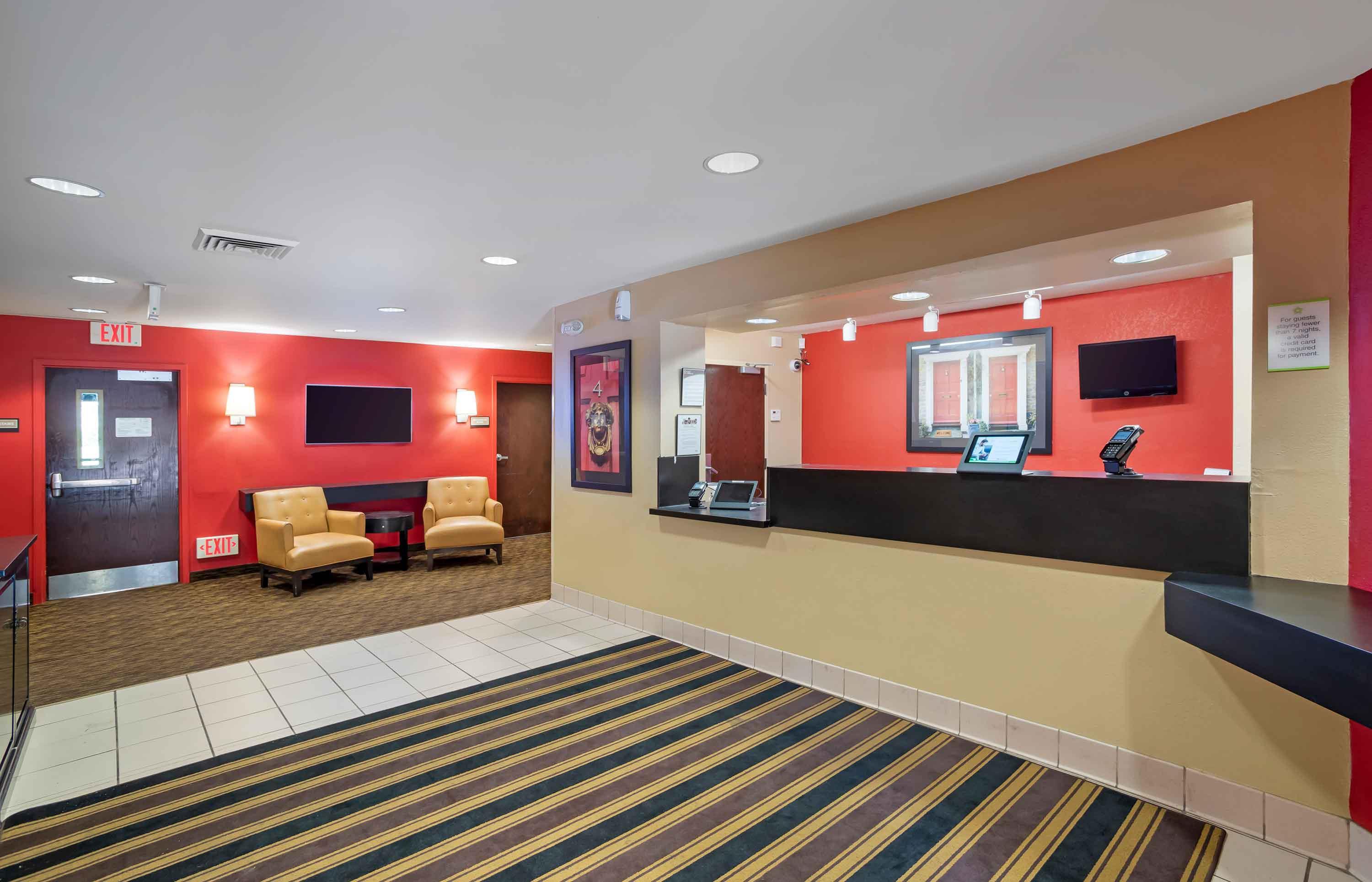 Lobby and Guest Check-in | Extended Stay America Suites Frederick Westview Dr