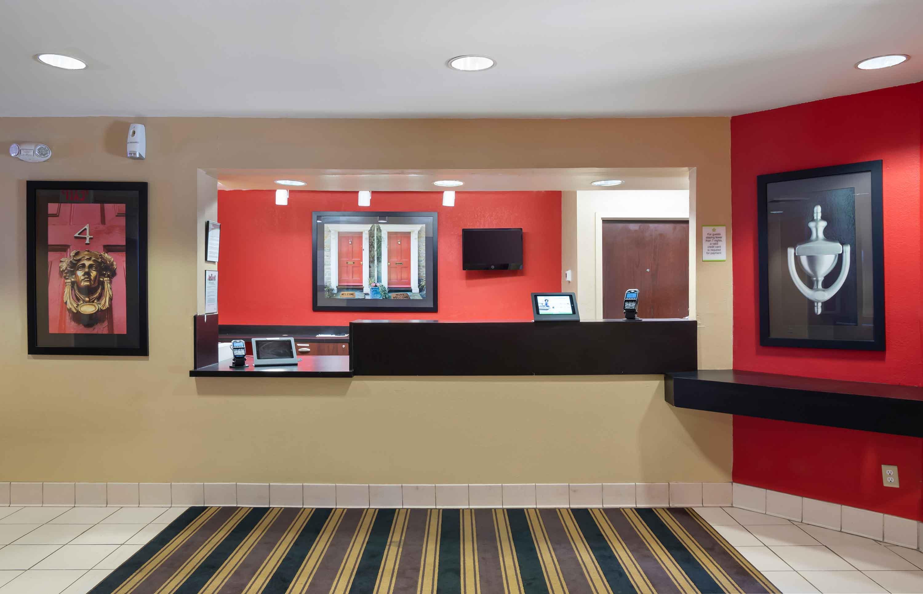 Lobby and Guest Check-in | Extended Stay America Suites Frederick Westview Dr