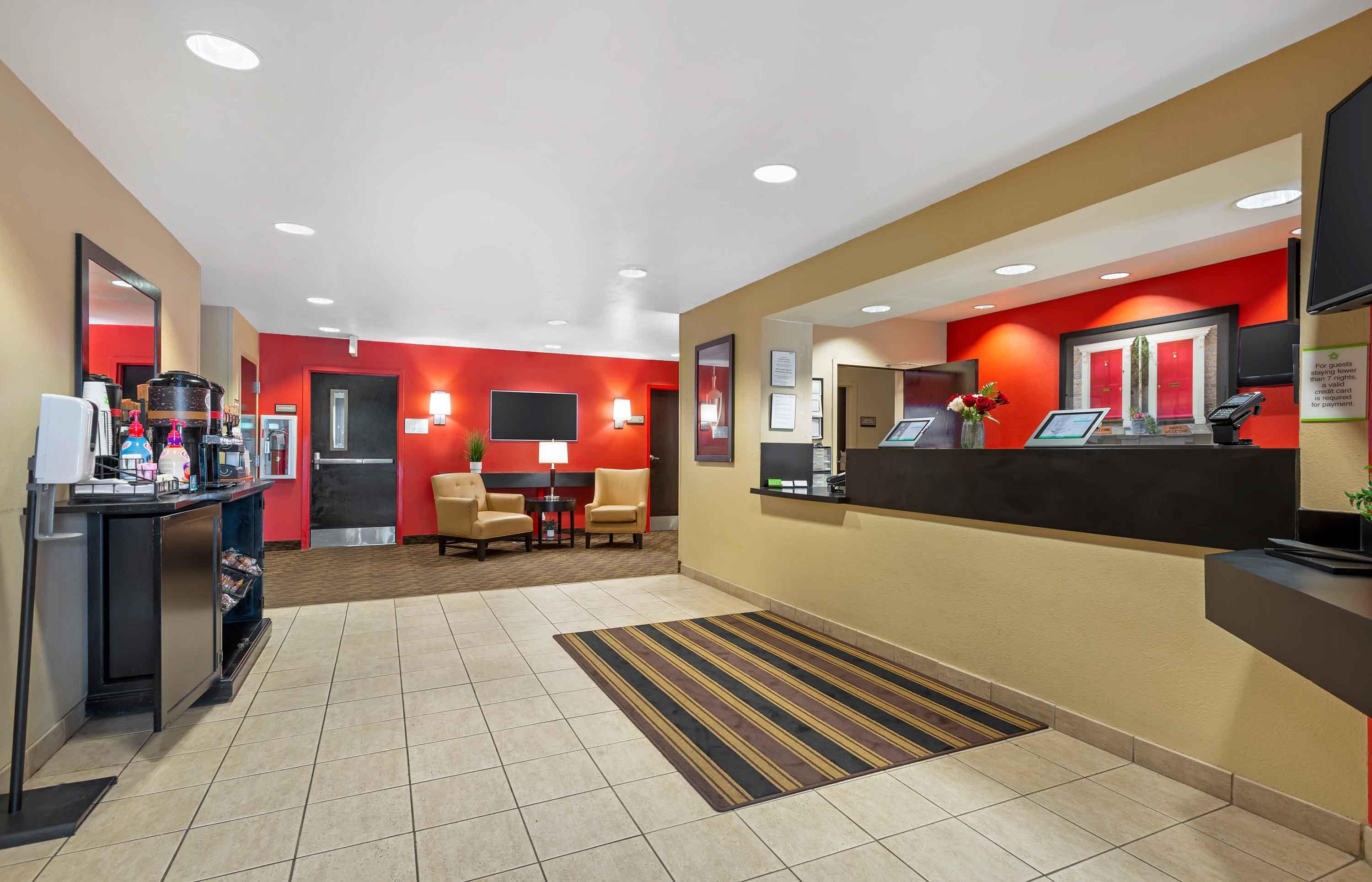 Lobby and Guest Check-in | Extended Stay America Suites Secaucus Meadowlands