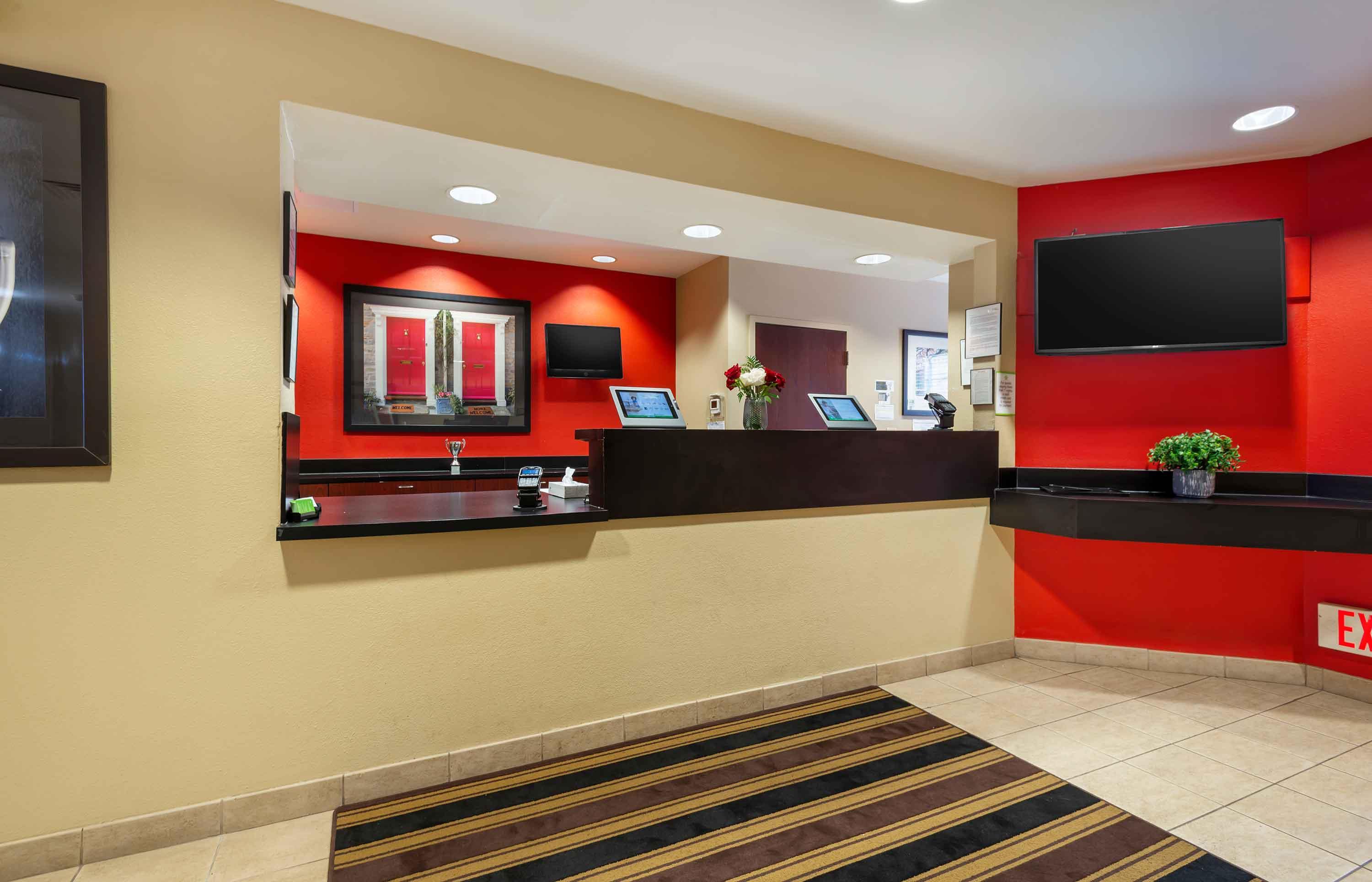 Lobby and Guest Check-in | Extended Stay America Suites Secaucus Meadowlands
