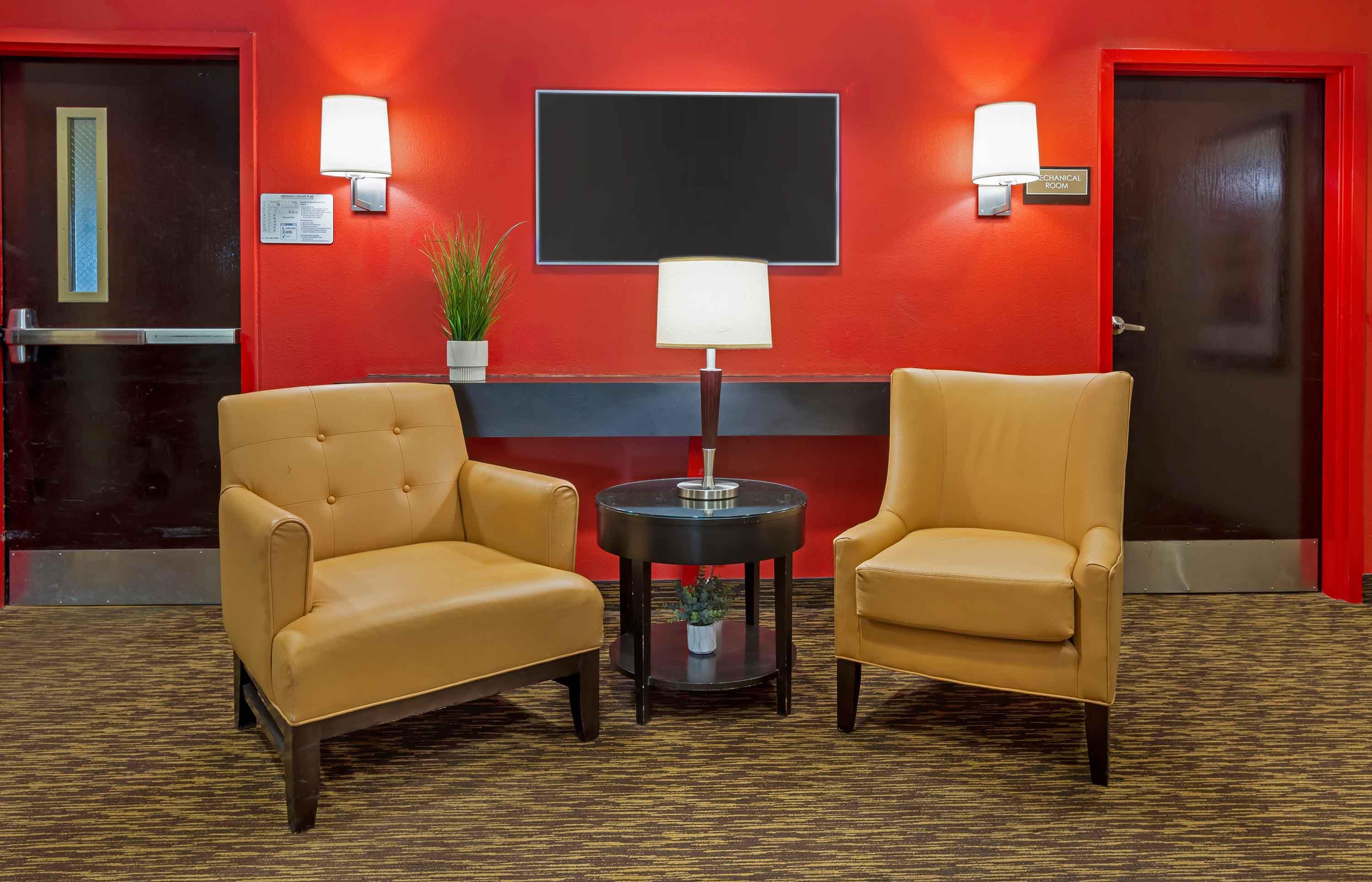 Lobby and Guest Check-in | Extended Stay America Suites Secaucus Meadowlands