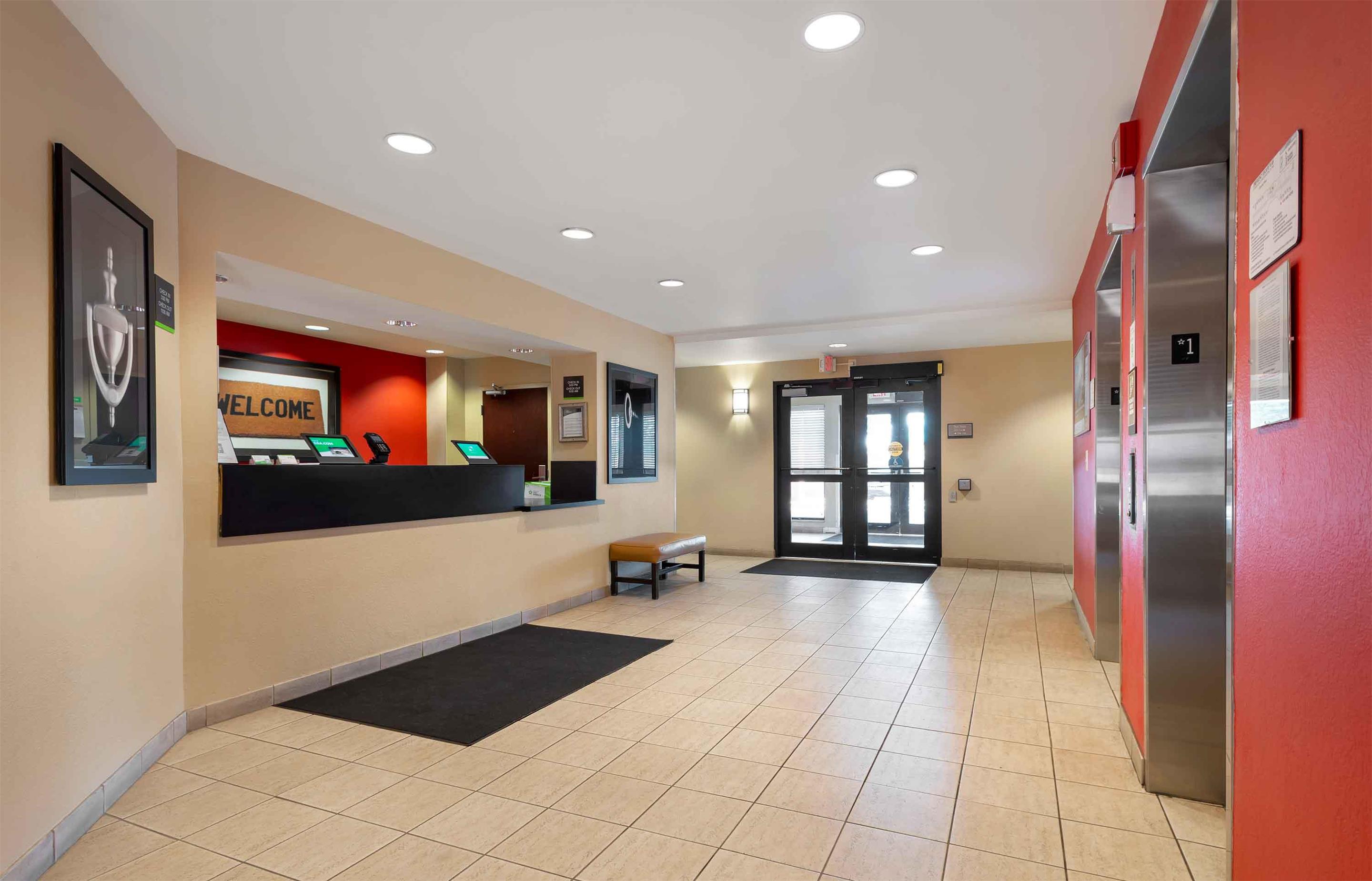 Lobby and Guest Check-in | Extended Stay America Suites - Philadelphia - Plymouth Meeting
