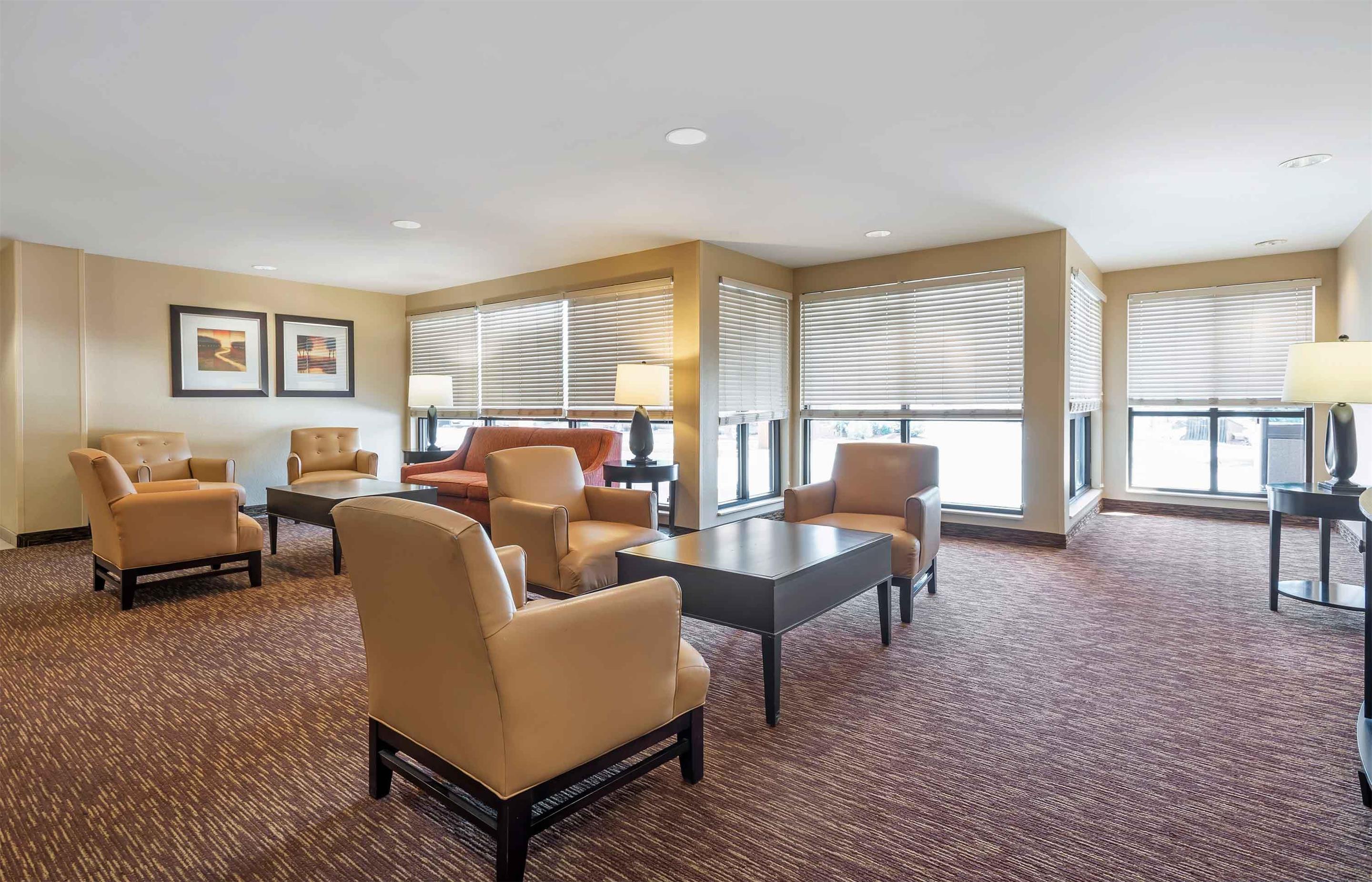 Lobby and Guest Check-in | Extended Stay America Suites - Philadelphia - Plymouth Meeting