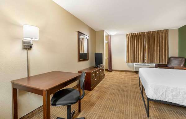  - Extended Stay America Suites Airport Indianapolis - I-74 & I-465, Exit 11