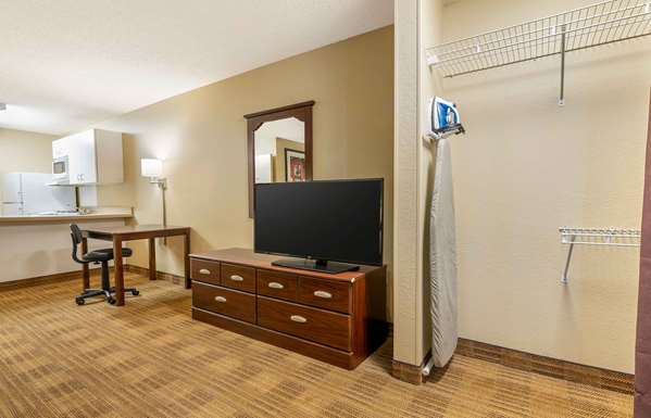  - Extended Stay America Suites Airport Indianapolis - I-74 & I-465, Exit 11
