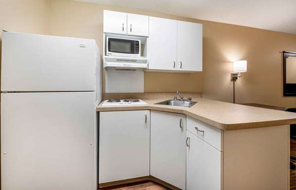 - Extended Stay America Suites Airport Indianapolis - I-74 & I-465, Exit 11