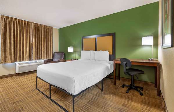  - Extended Stay America Suites Airport Indianapolis - I-74 & I-465, Exit 11