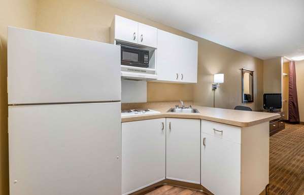  - Extended Stay America Suites Airport Indianapolis - I-74 & I-465, Exit 11