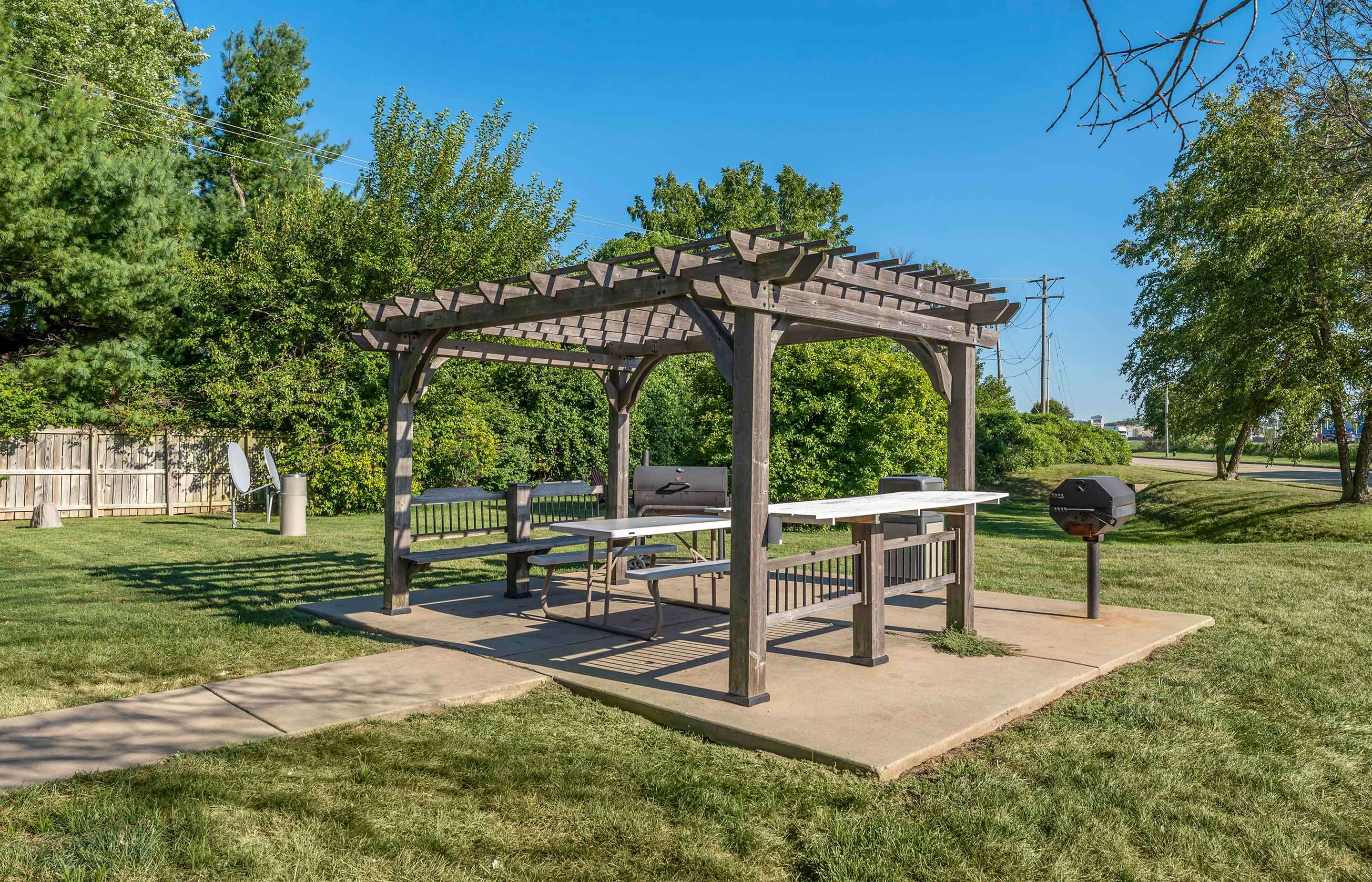Picnic Area | Extended Stay America Suites St Louis O' Fallon IL